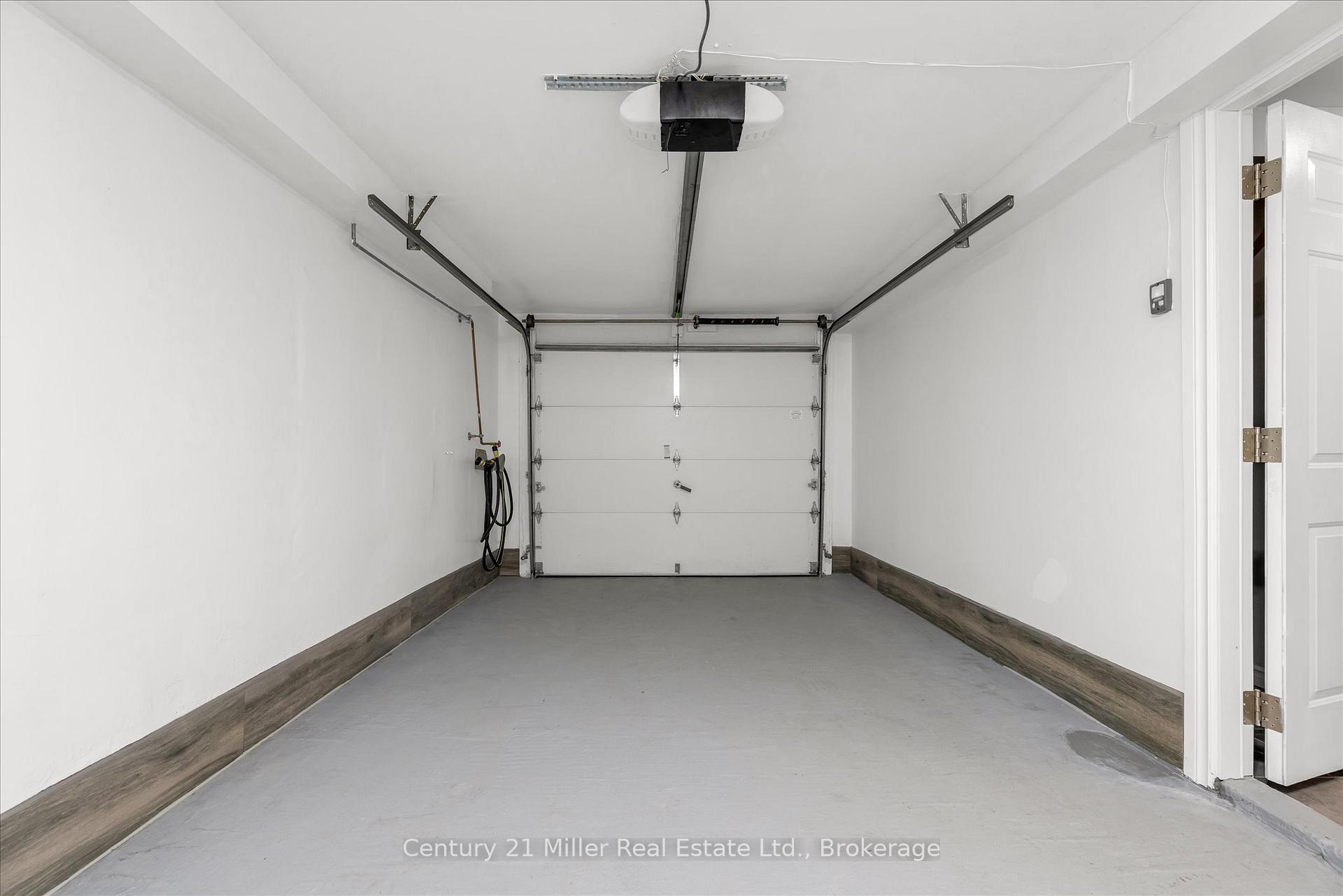 3 Bedrooms Condo at 1531 Westminster, Burlington For sale