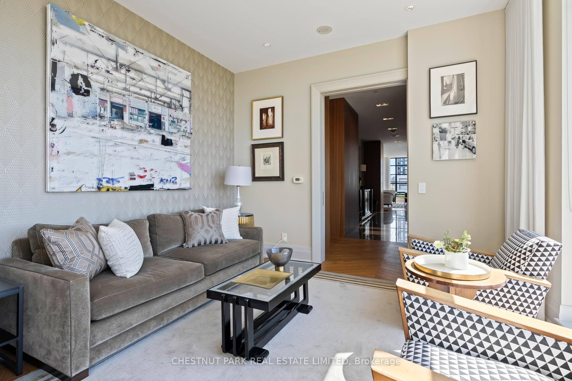 3 Bedrooms Condo at 170 Chiltern Hill, Toronto For sale