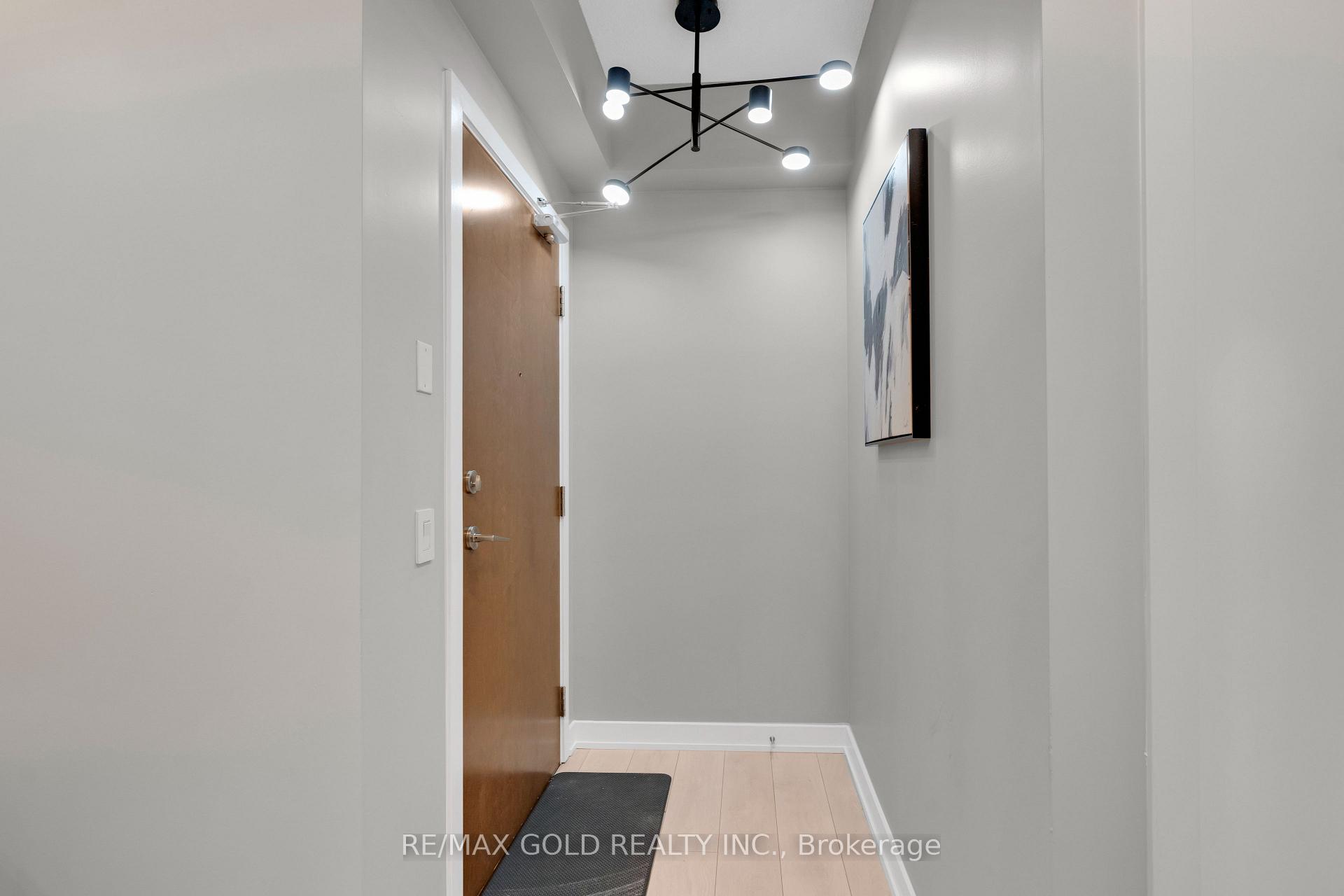3 Bedrooms Condo at 2212 Lakeshore, Toronto For sale
