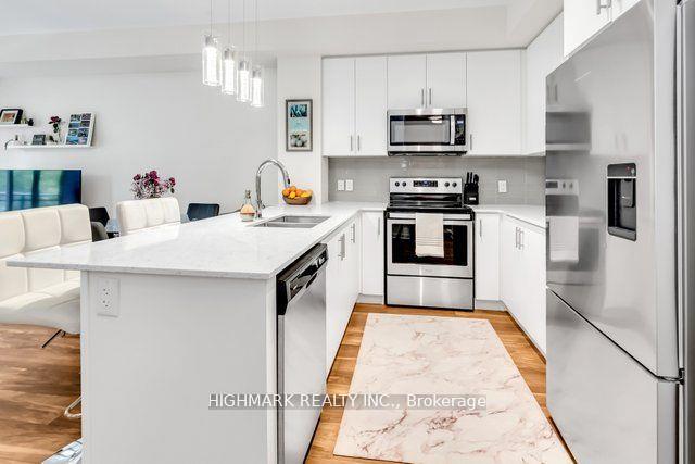 2 Bedrooms Condo at 320 Plains, Burlington For sale