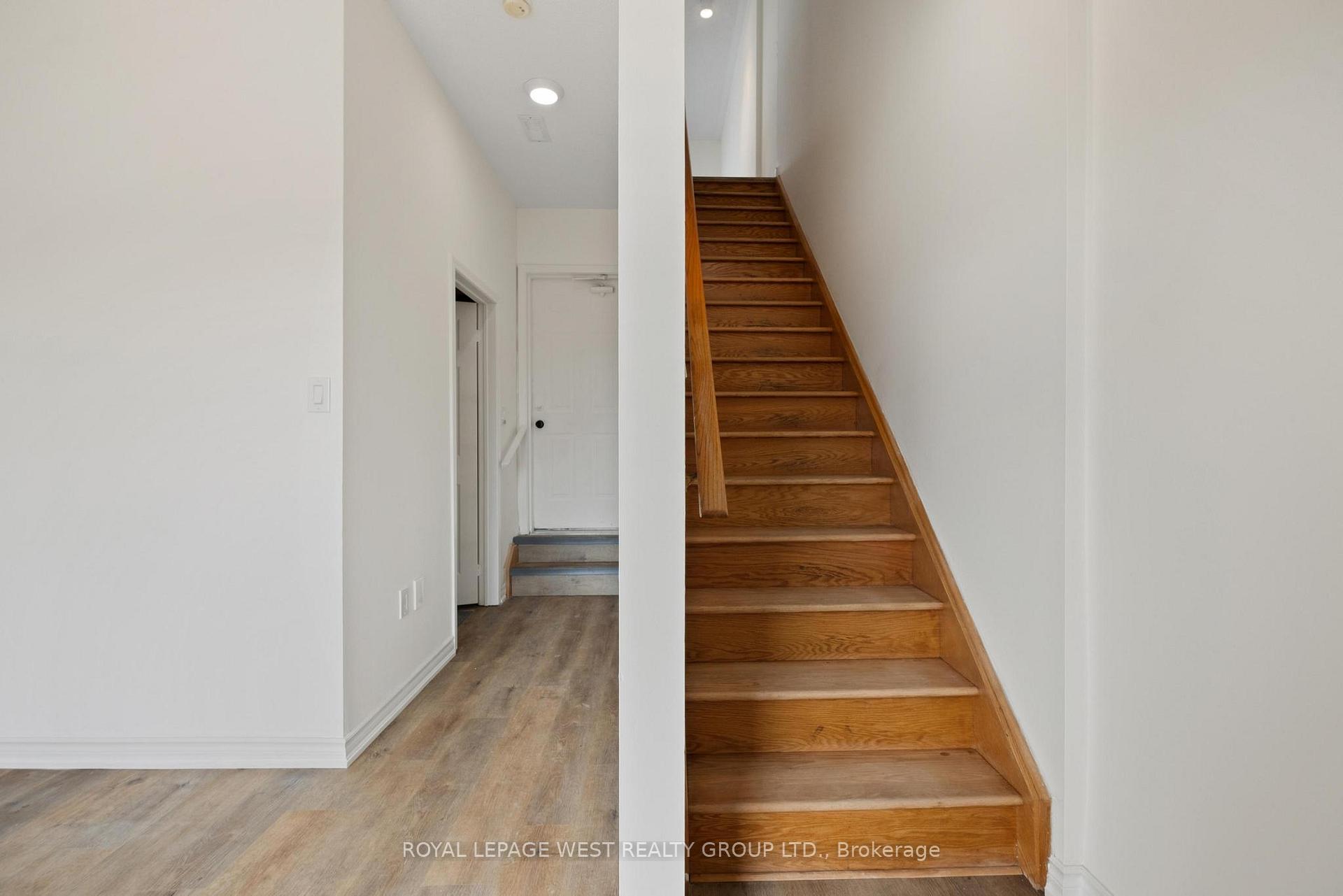 3 Bedrooms Condo at 280 Hillcrest,  Mississauga For sale