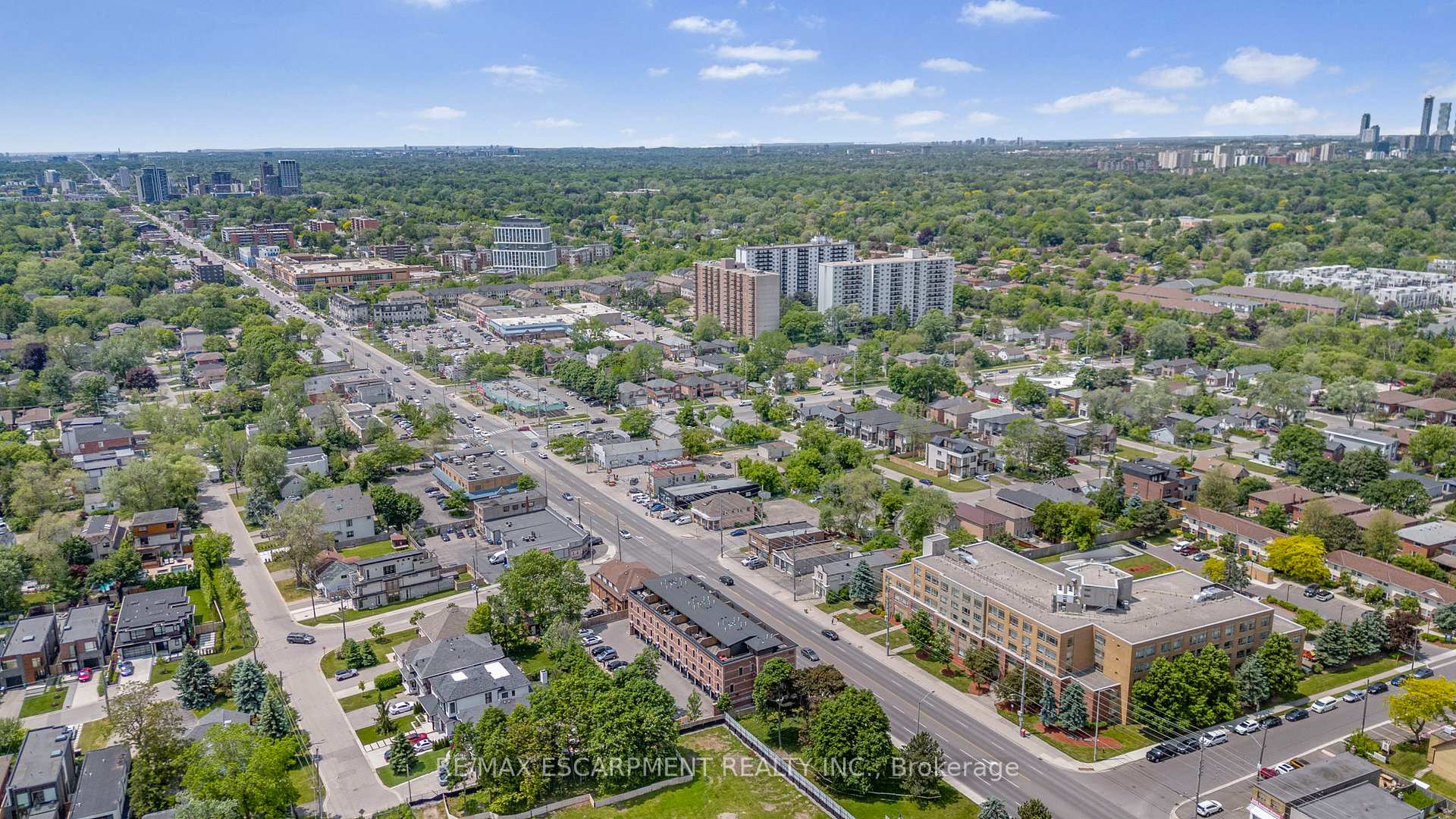2 Bedrooms Condo at 760 Lakeshore, Mississauga For sale