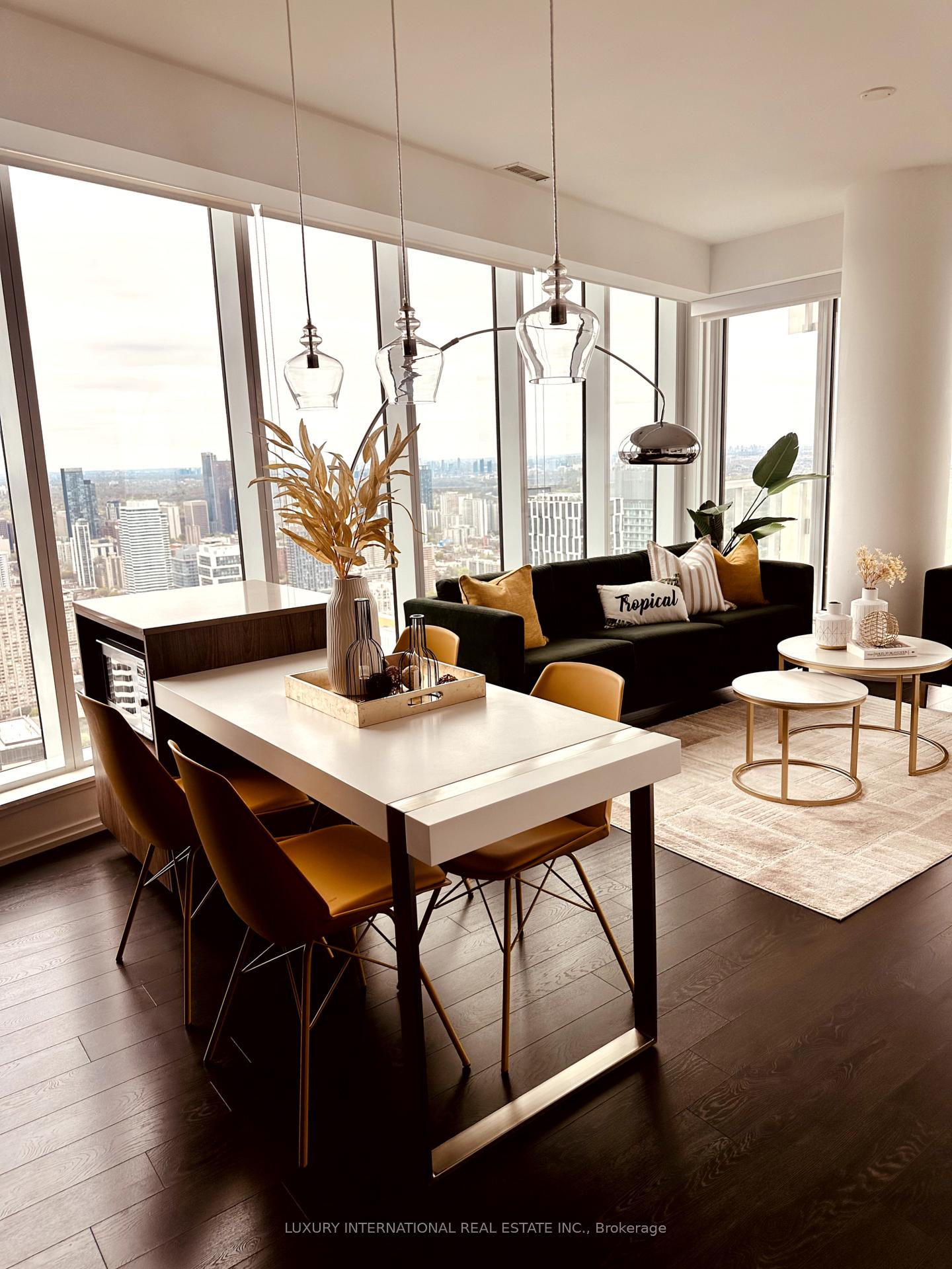 2 Bedrooms Condo at 197 Yonge, Toronto For sale