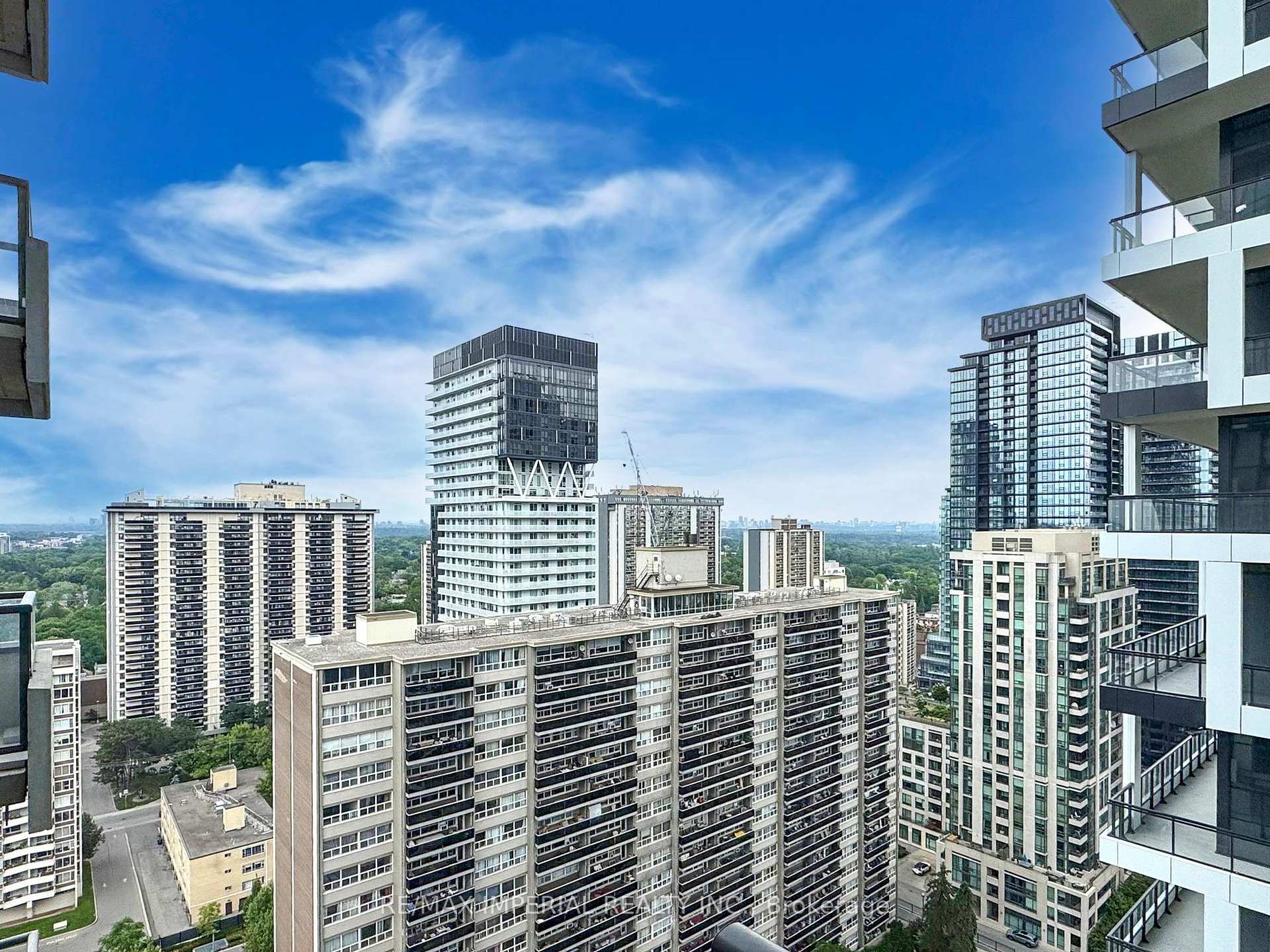 2 Bedrooms Condo at 25 Broadway, Toronto For sale