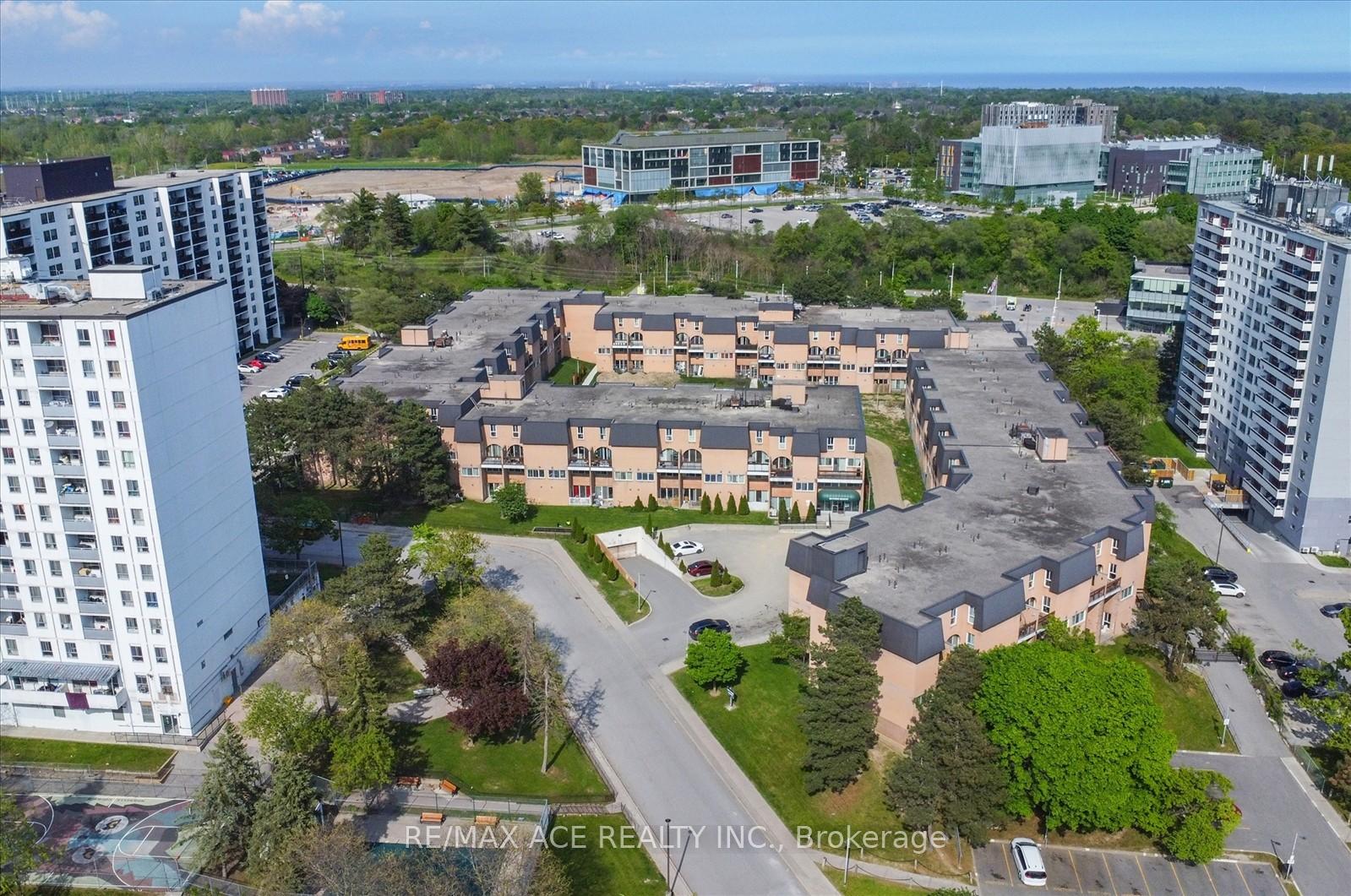 3 Bedrooms Condo at 100 Mornelle, Toronto For sale