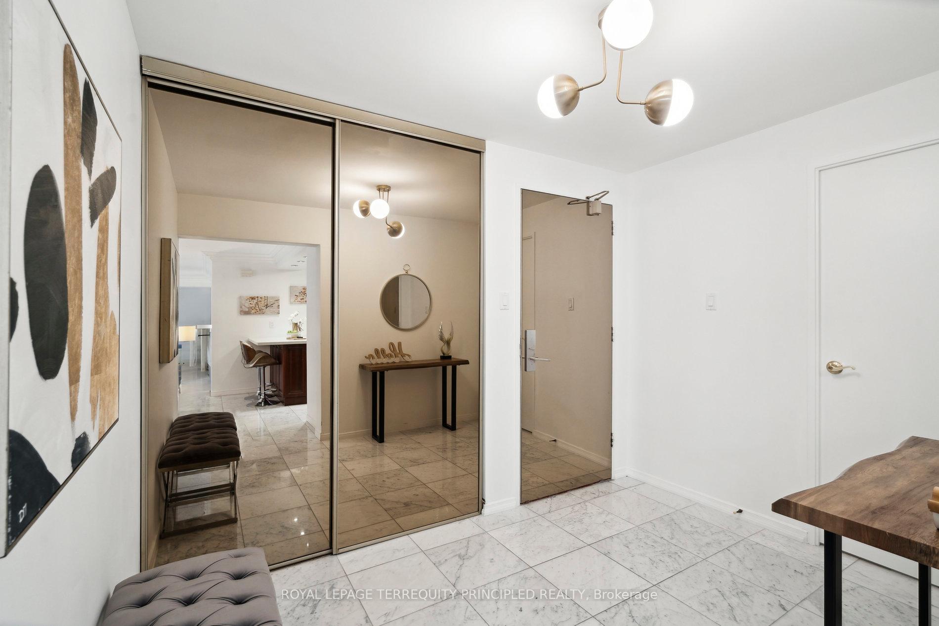 3 Bedrooms Condo at 1400 Dixie, Mississauga For sale