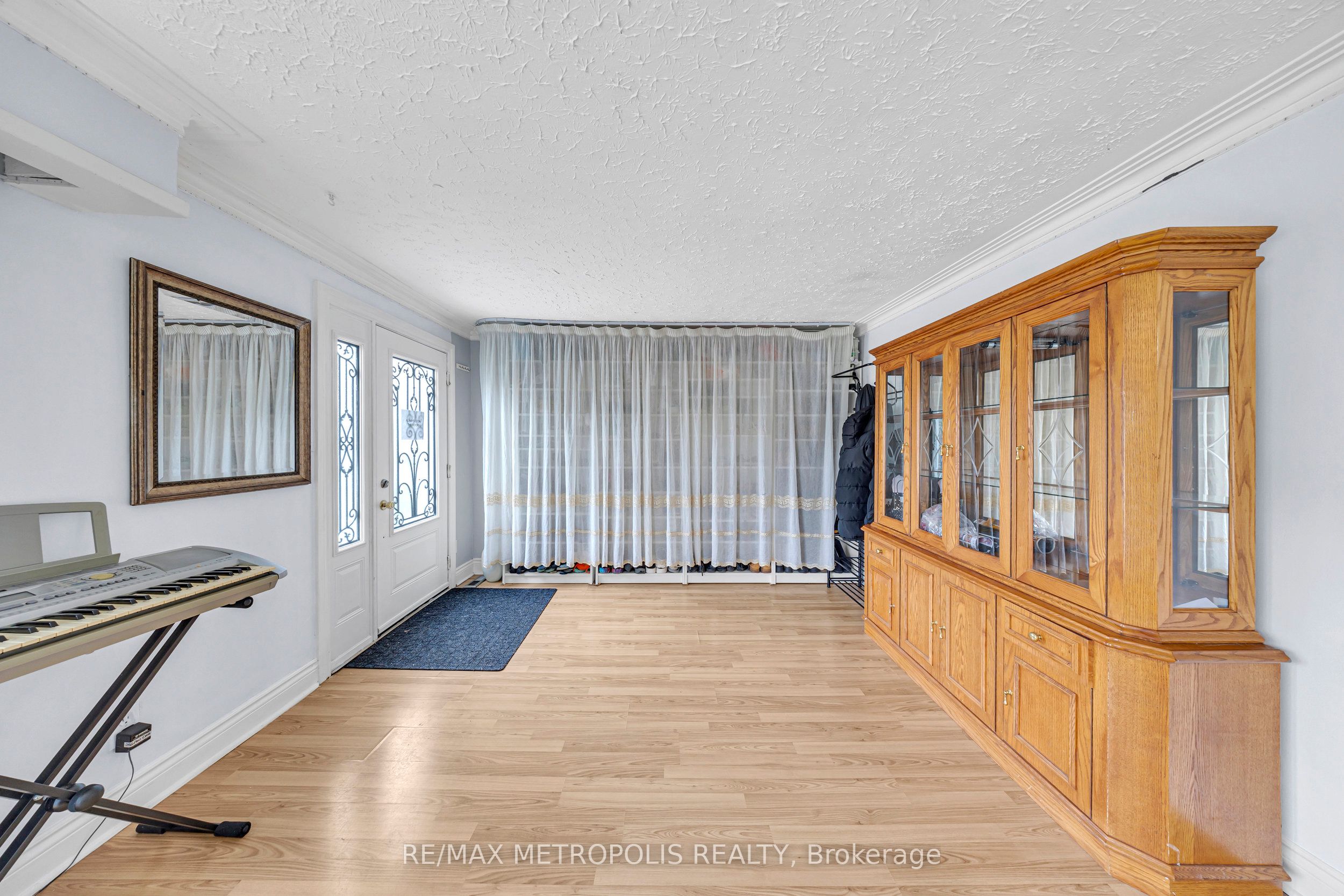 337 Pine Avenue