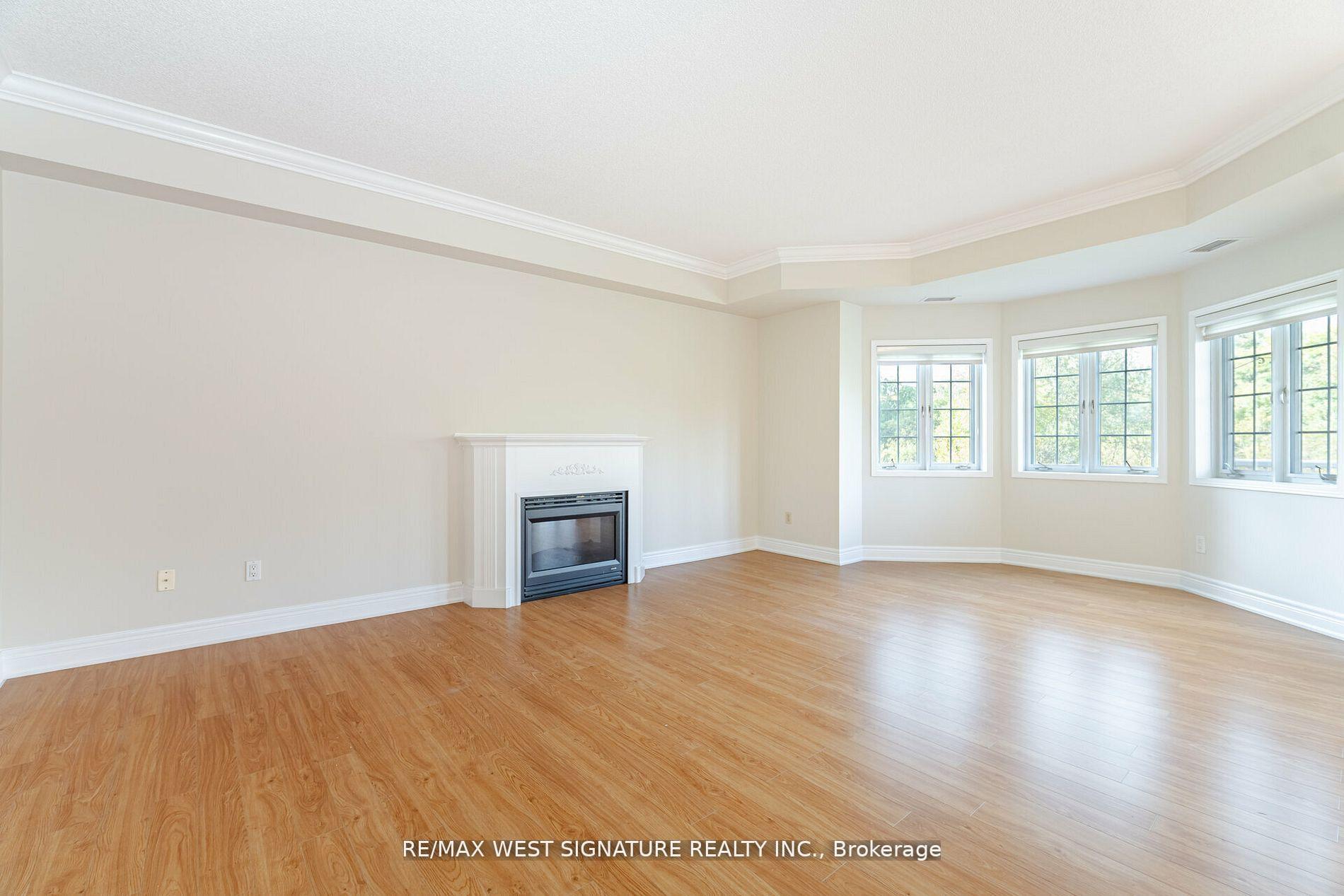 2 Bedrooms Condo at 75 Treelawn,  Vaughan For sale