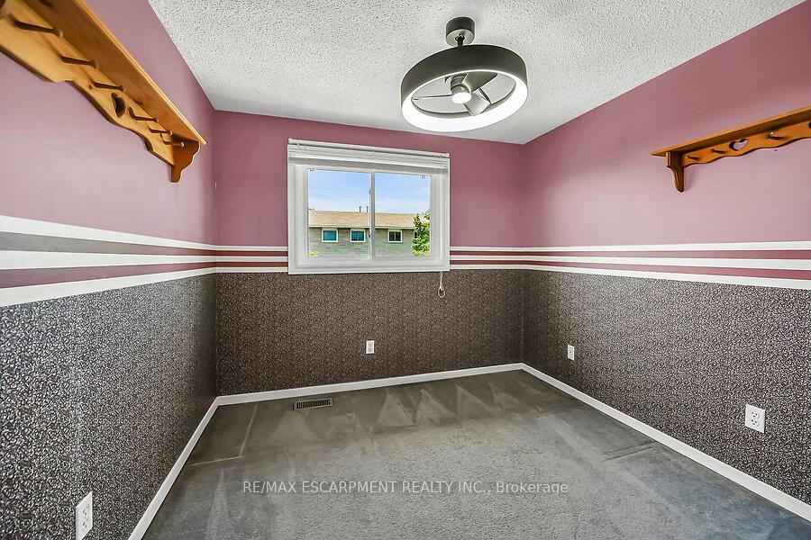 3 Bedrooms Condo at 1115 Paramount, Hamilton For sale