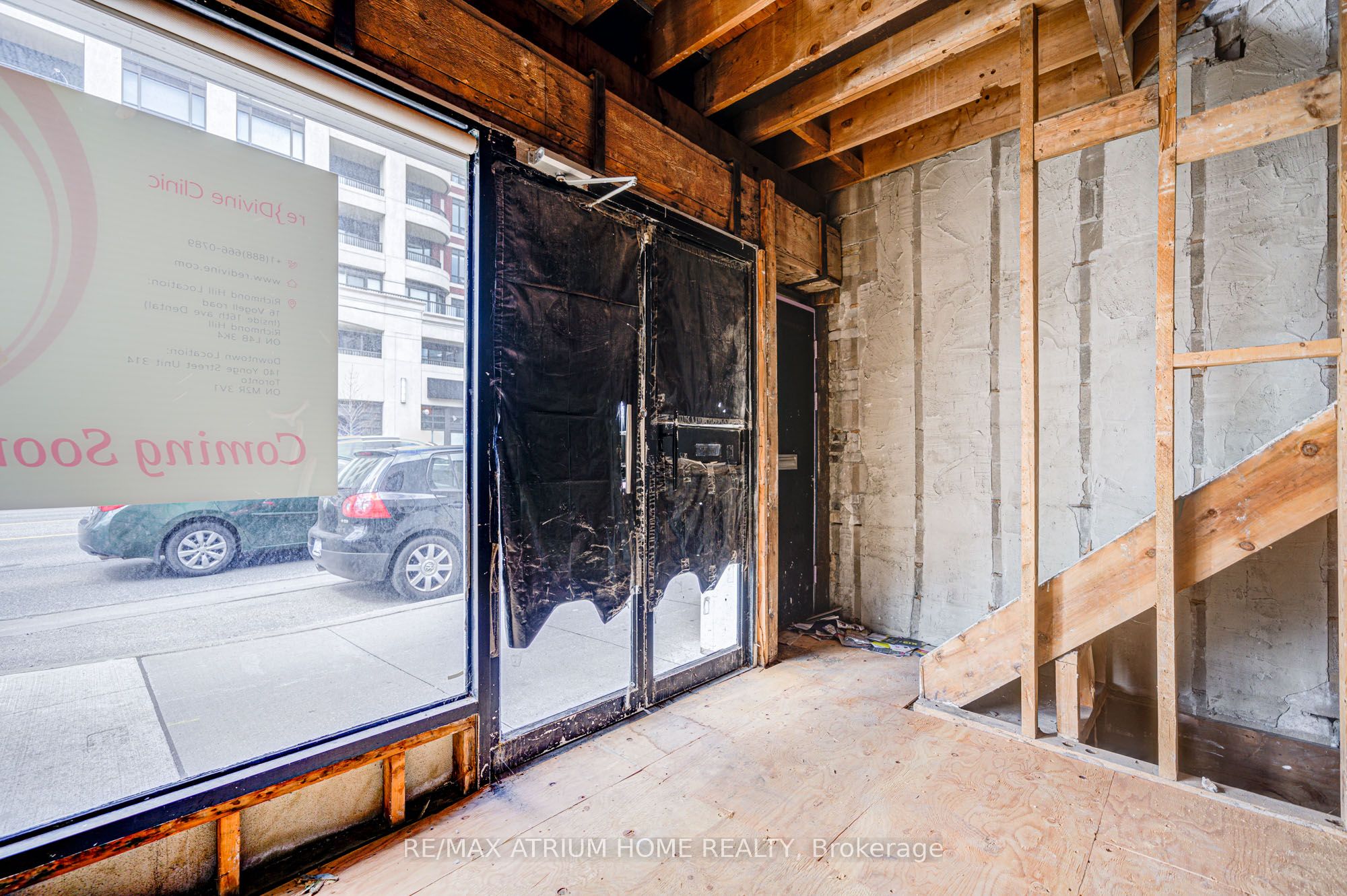 1685 Avenue Road, #Main