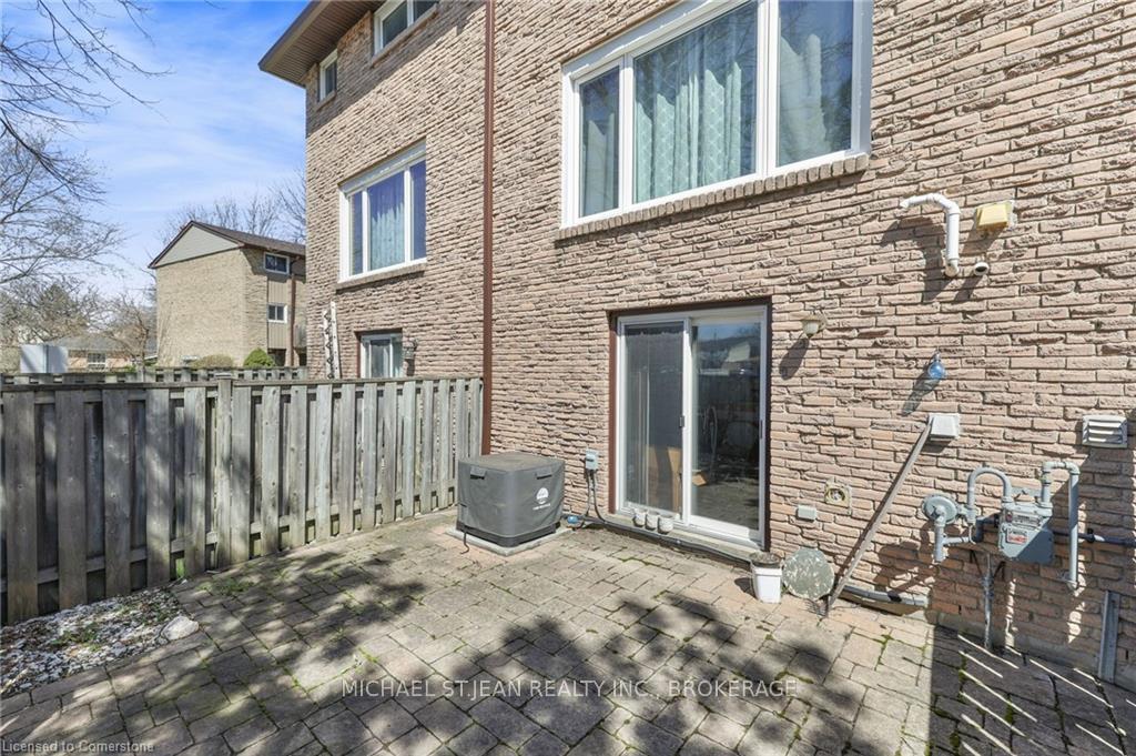3 Bedrooms Condo at 985 Limeridge,  Hamilton For sale