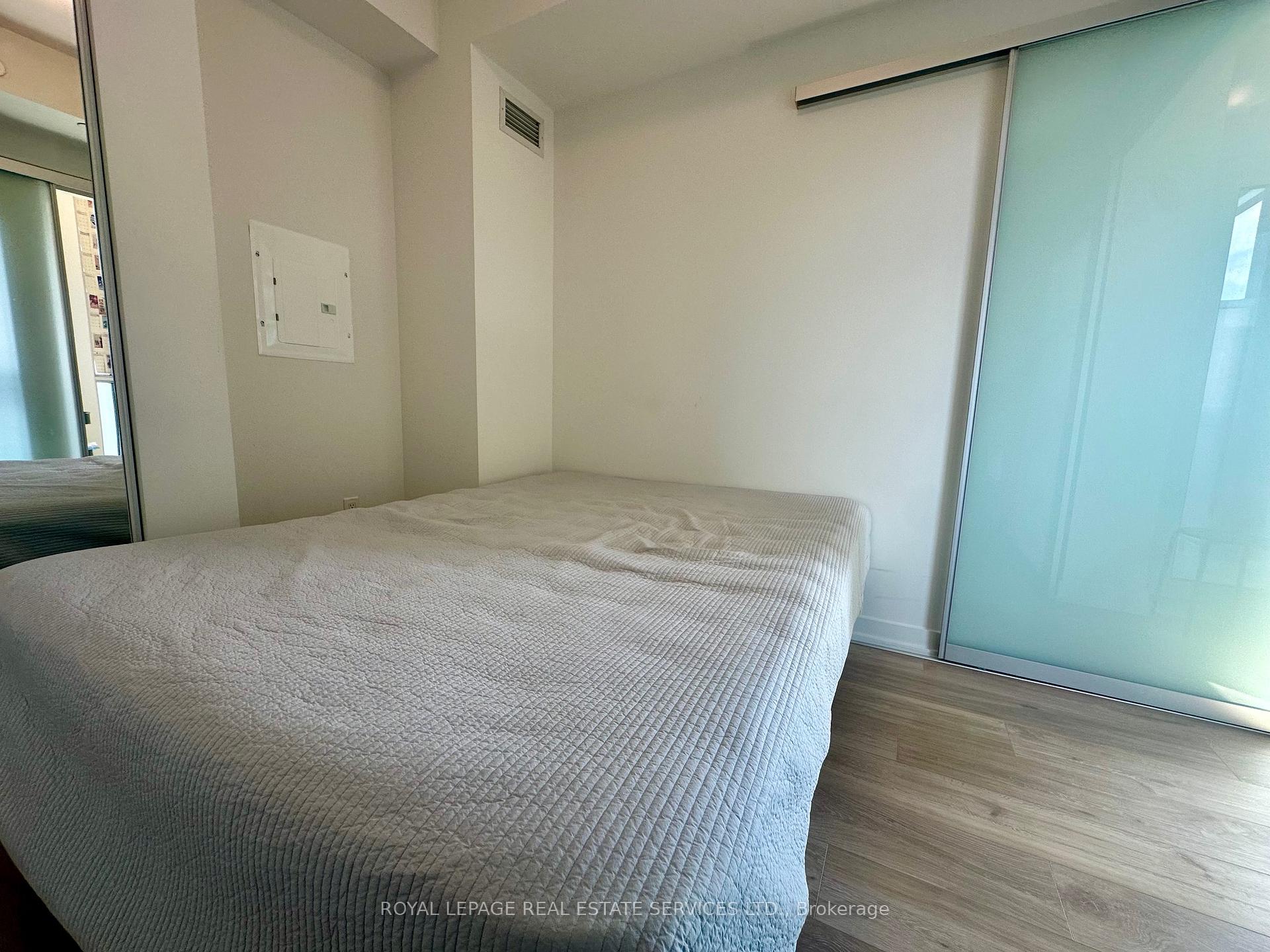 2 Bedrooms Condo at 1 Yorkville, Toronto For sale