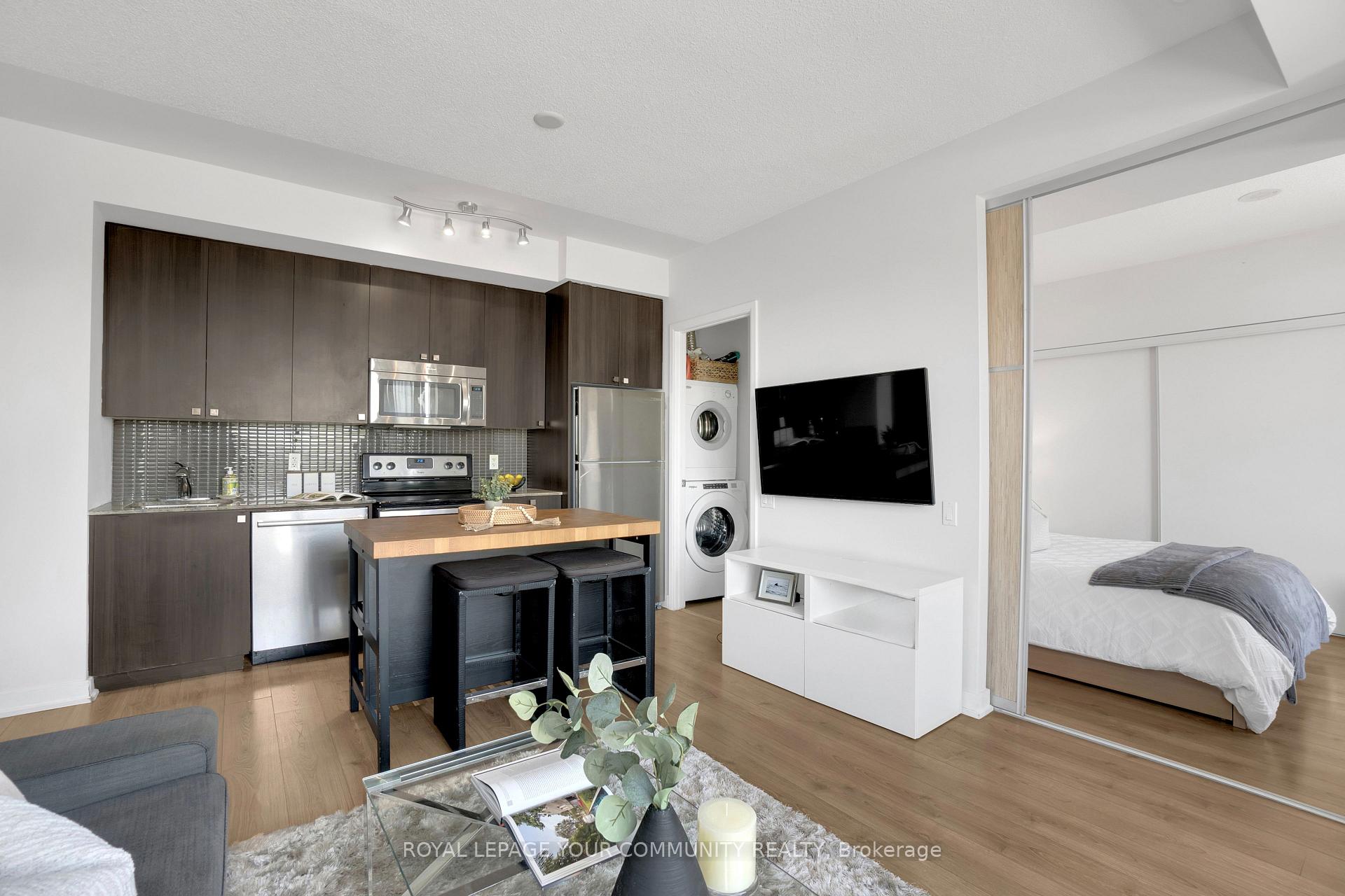 2 Bedrooms Condo at 775 King, Toronto For sale
