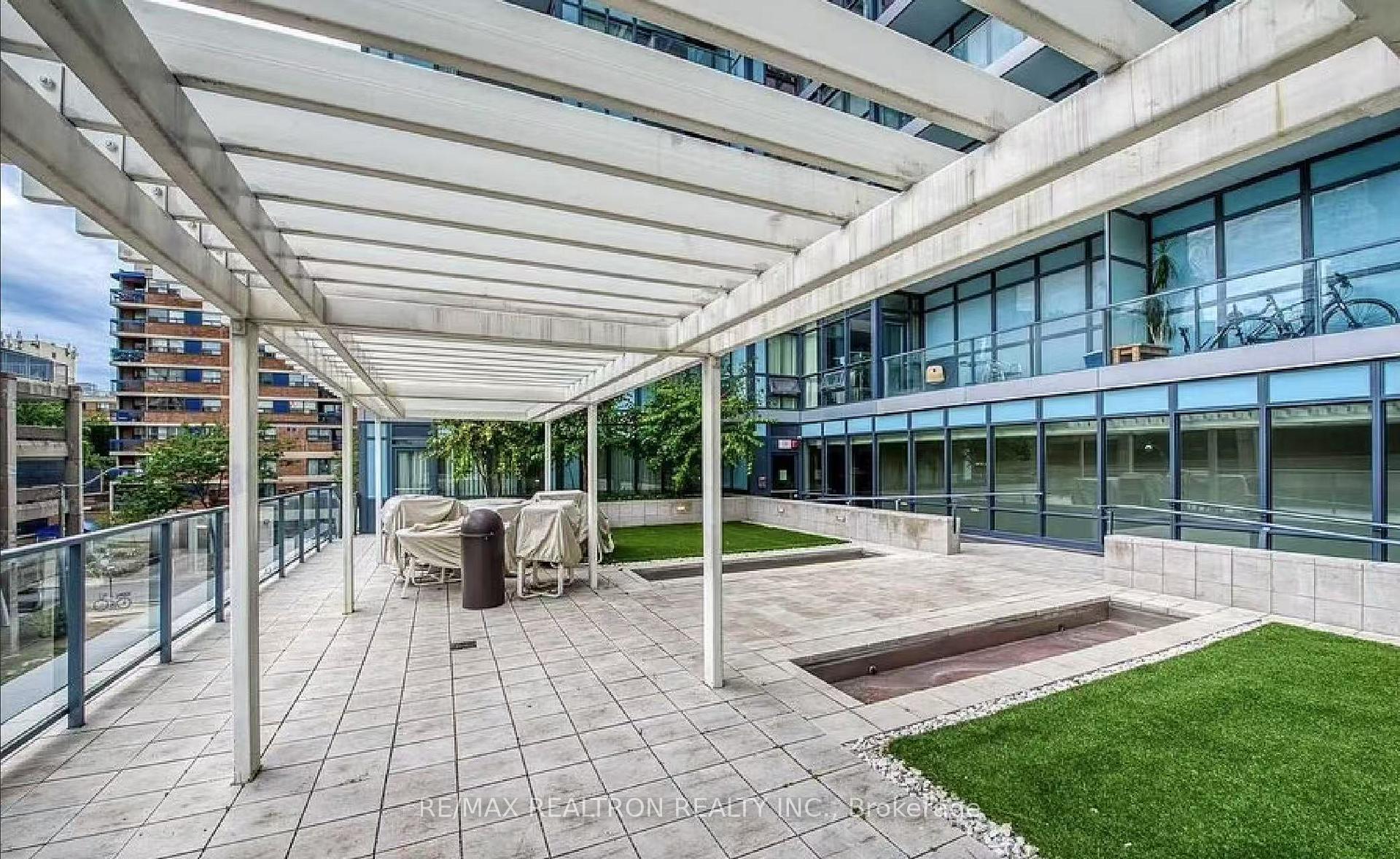 2 Bedrooms Condo at 210 Simcoe, Toronto For sale