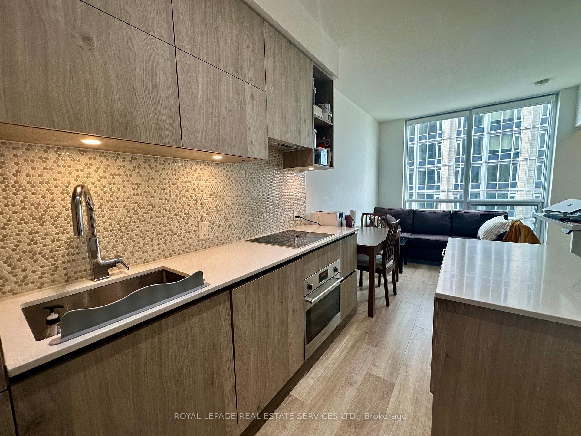 2 Bedrooms Condo at 1 Yorkville, Toronto For sale