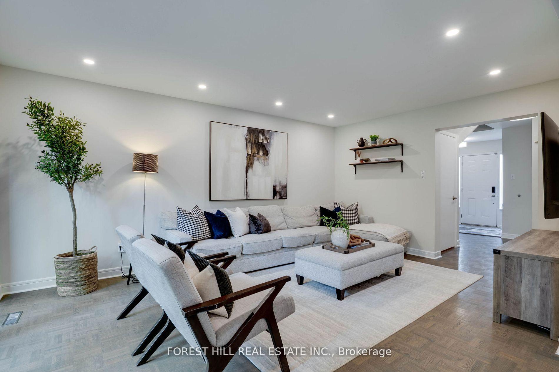 4 Bedrooms Condo at 11 Scenic Mill, Toronto For sale