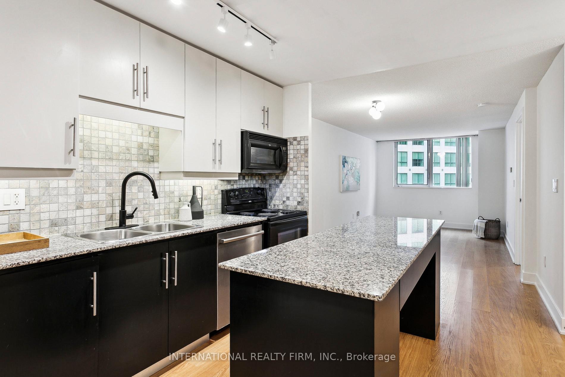 2 Bedrooms Condo at 20 Blue Jays, Toronto For sale