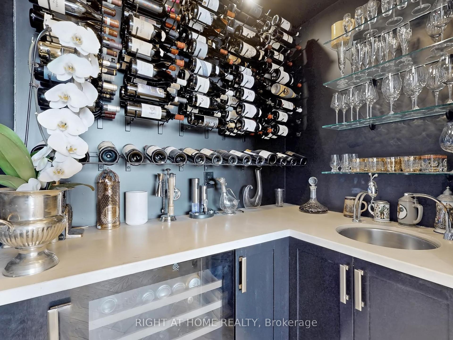 2 Bedrooms Condo at 2287 Lake Shore, Toronto For sale