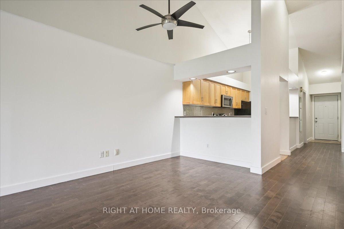 3 Bedrooms Condo at 65 Bristol, Mississauga For sale