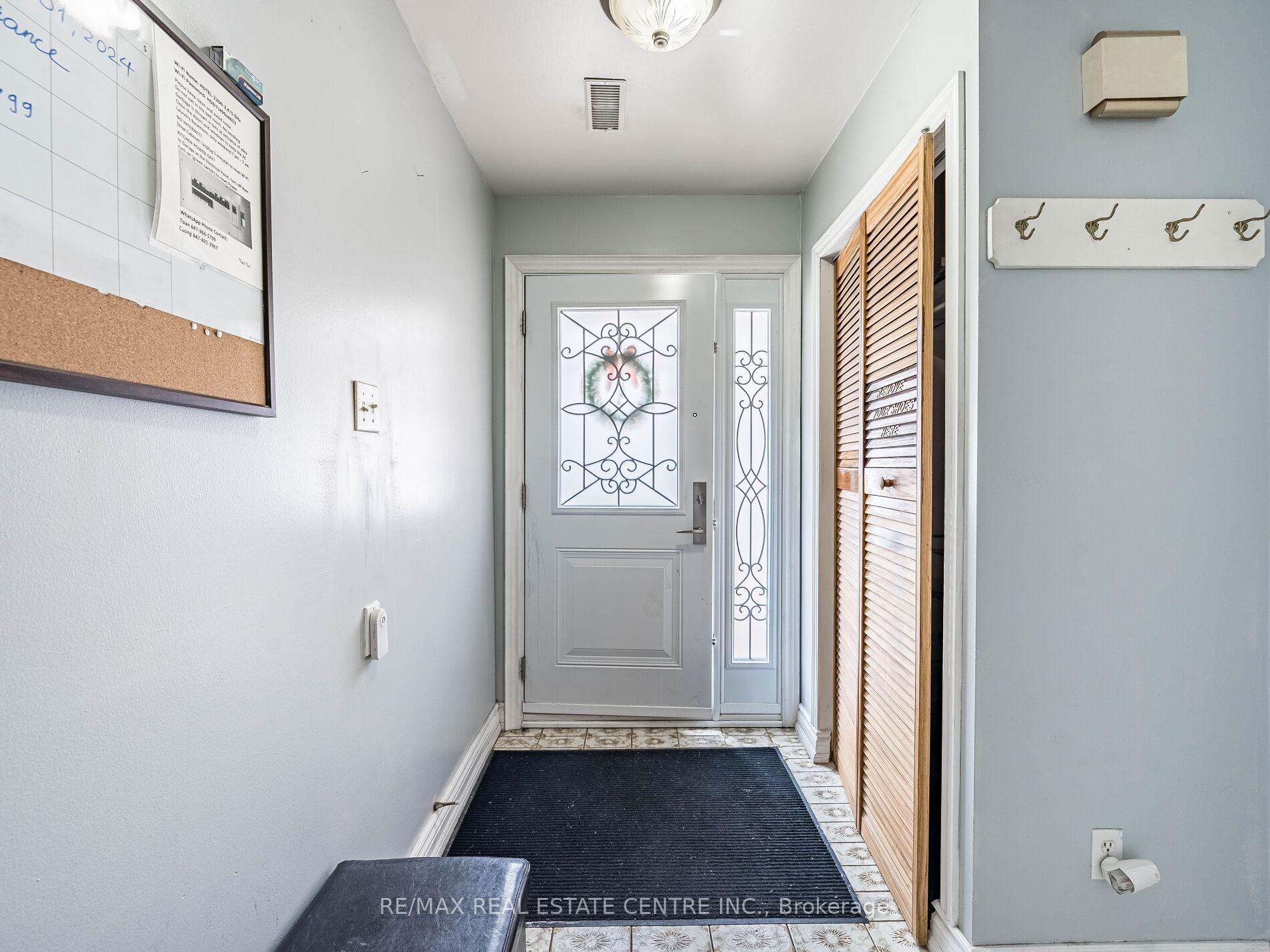 5 Bedrooms Condo at 34 San Roberto, Toronto For sale