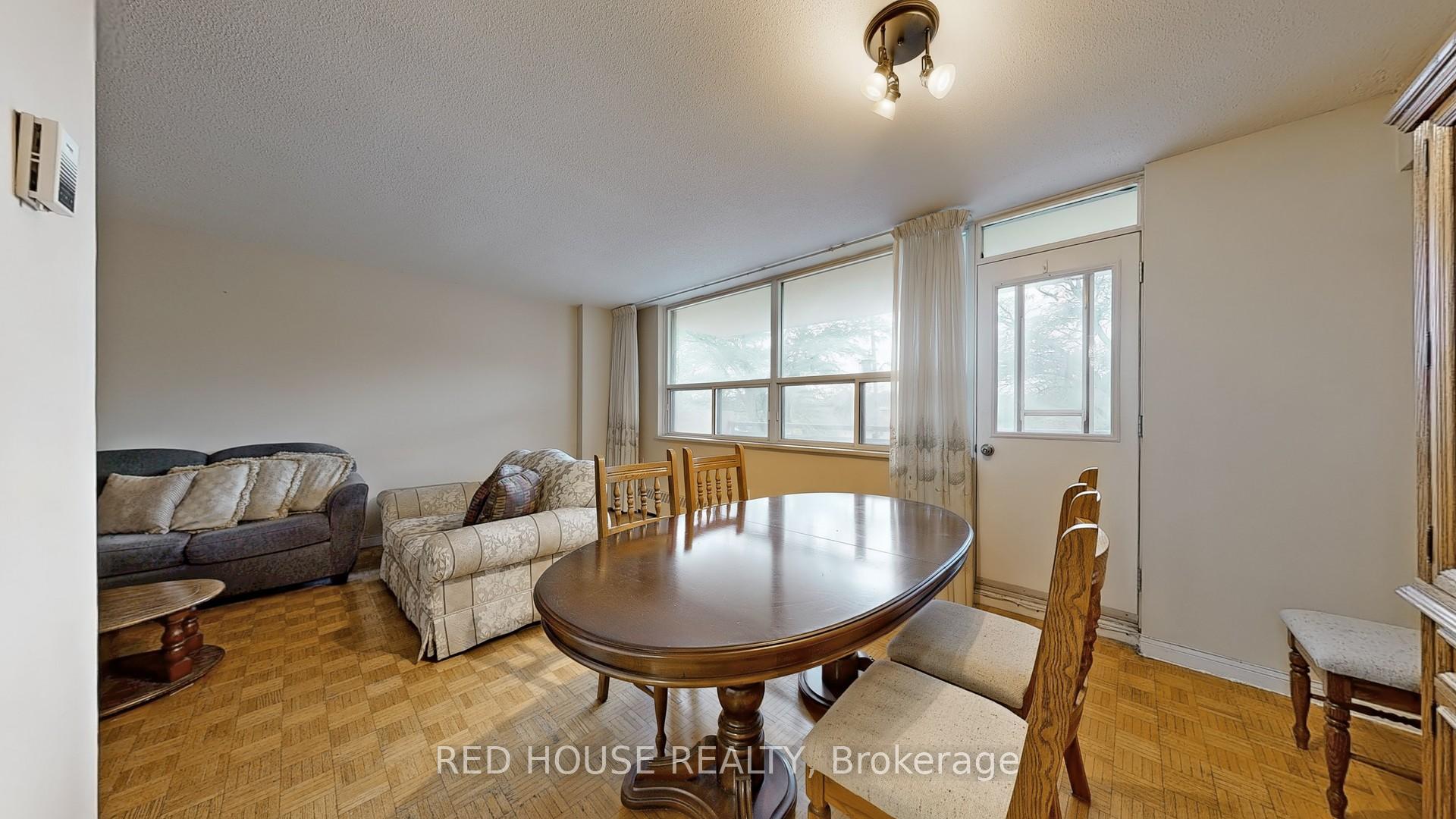 2 Bedrooms Condo at 5 Frith, Toronto For sale