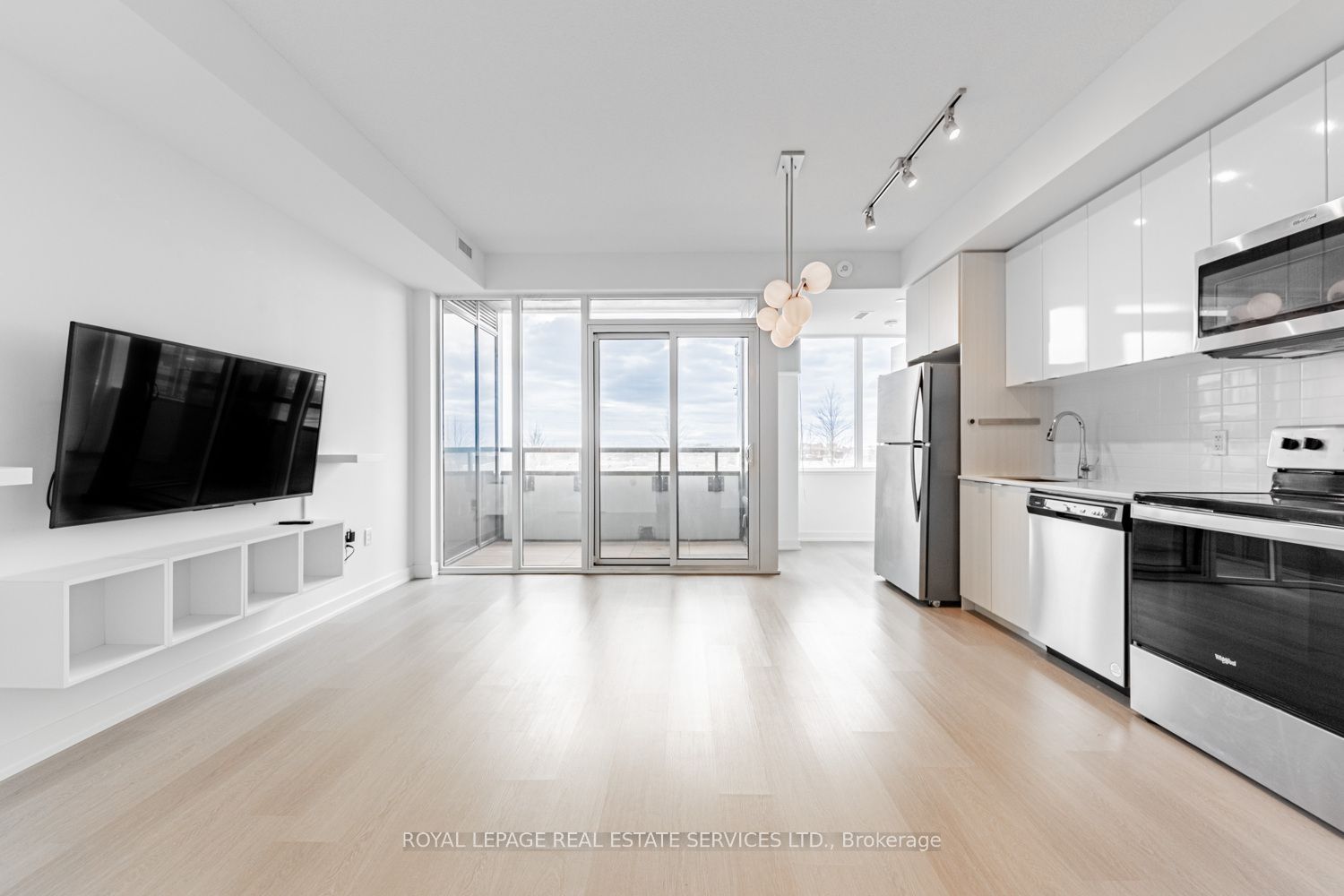 #313 - 859 The Queensway, Toronto, ON M8Z 1N8