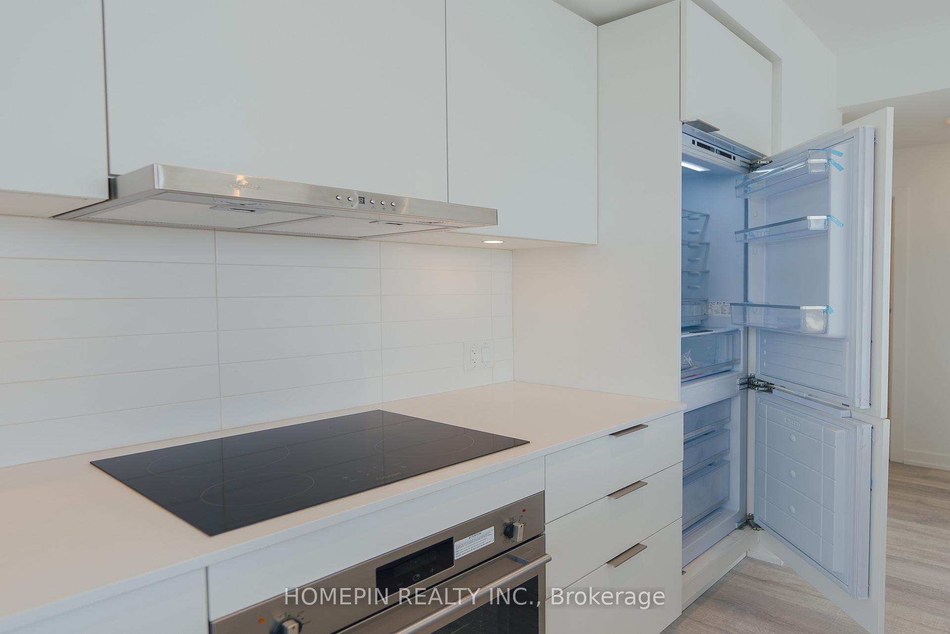 2 Bedrooms Condo at 8 Olympic Garden,  Toronto For sale