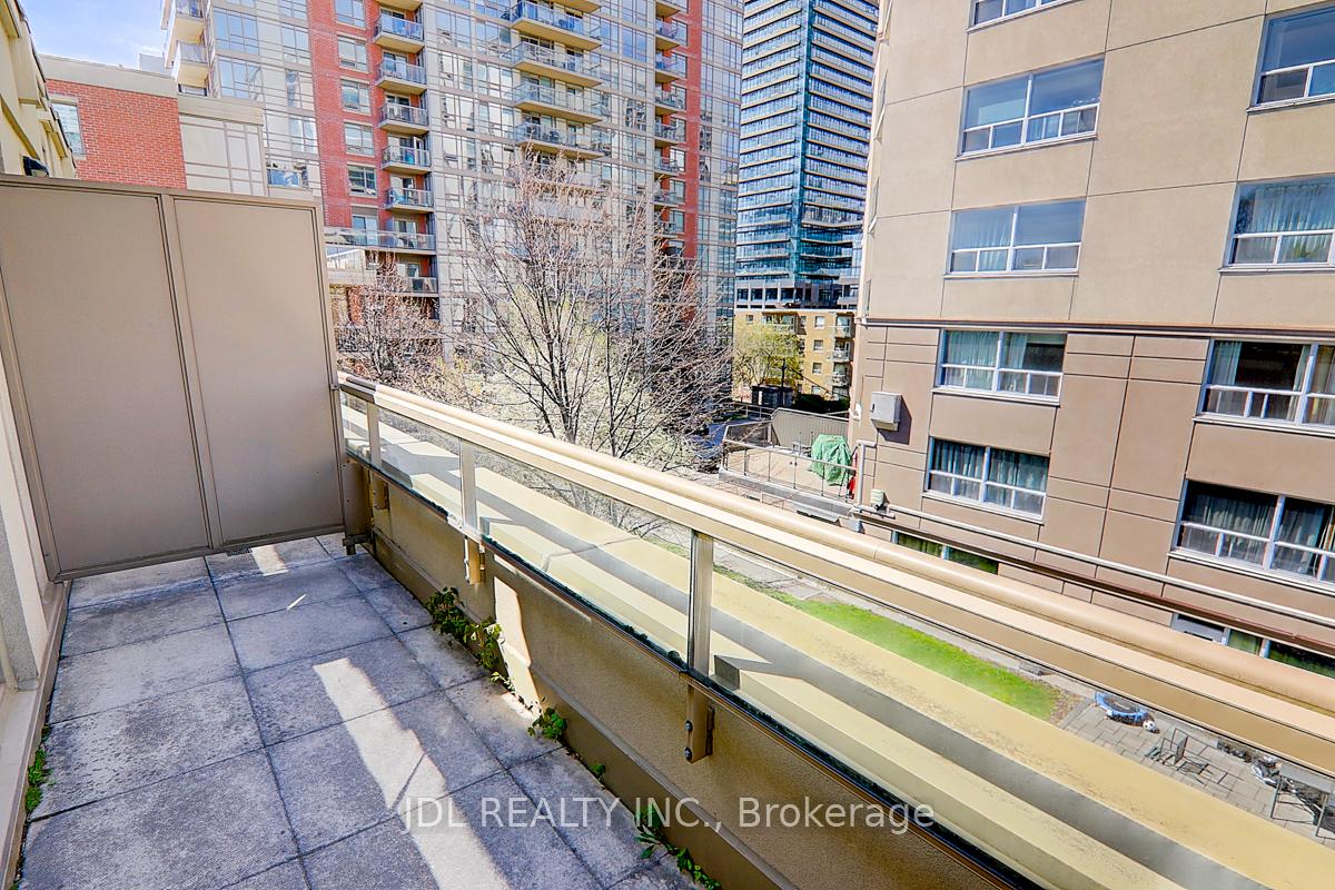 3 Bedrooms Condo at 934 Mount Pleasant,  Toronto For sale