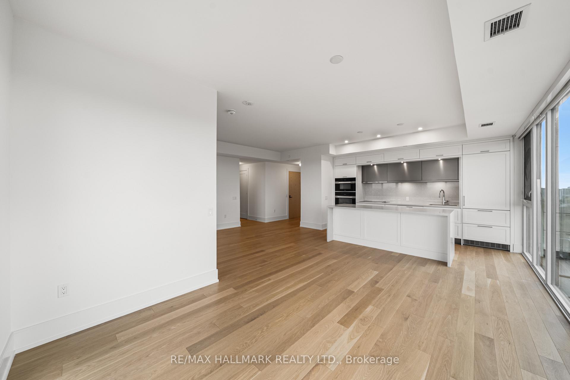 3 Bedrooms Condo at 10 Inn On The Park, Toronto For sale