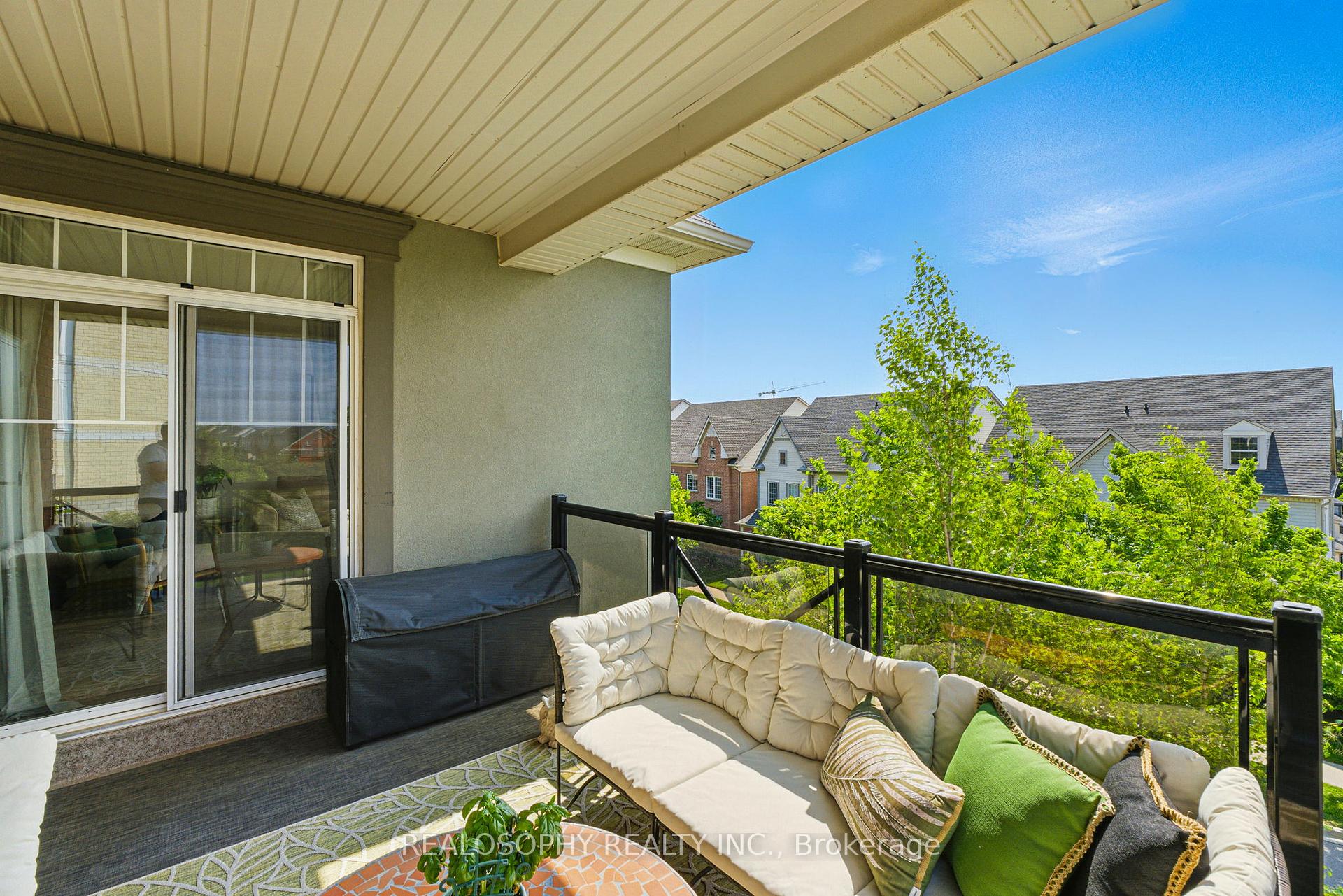 2 Bedrooms Condo at 2333 Sawgrass, Oakville For sale