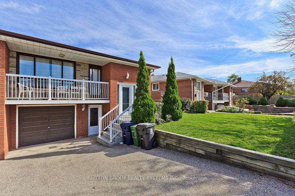 #Lower - 233 Hullmar Drive, Toronto, ON M3N 2G2
