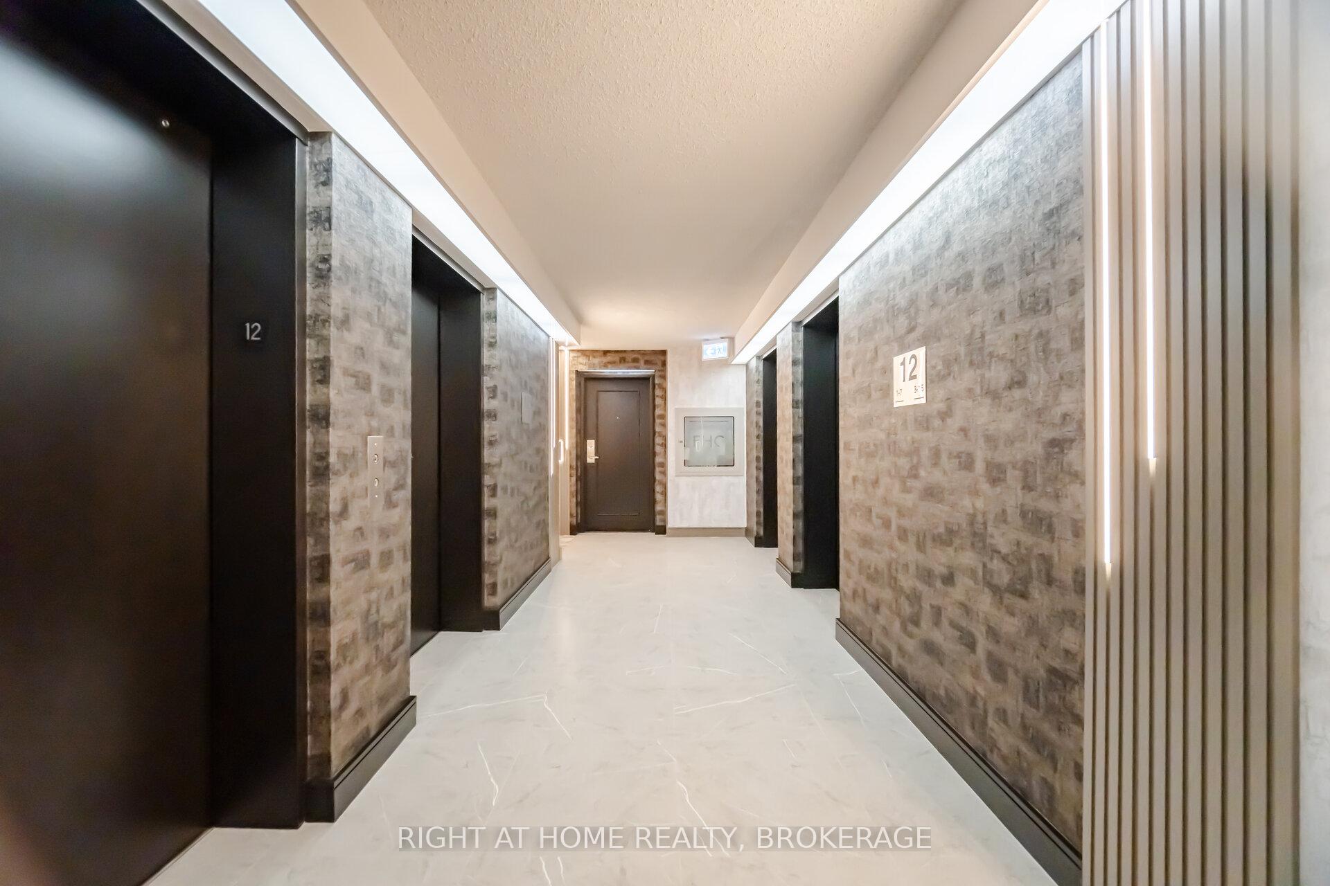 3 Bedrooms Condo at 1276 Maple Crossing, Burlington For sale