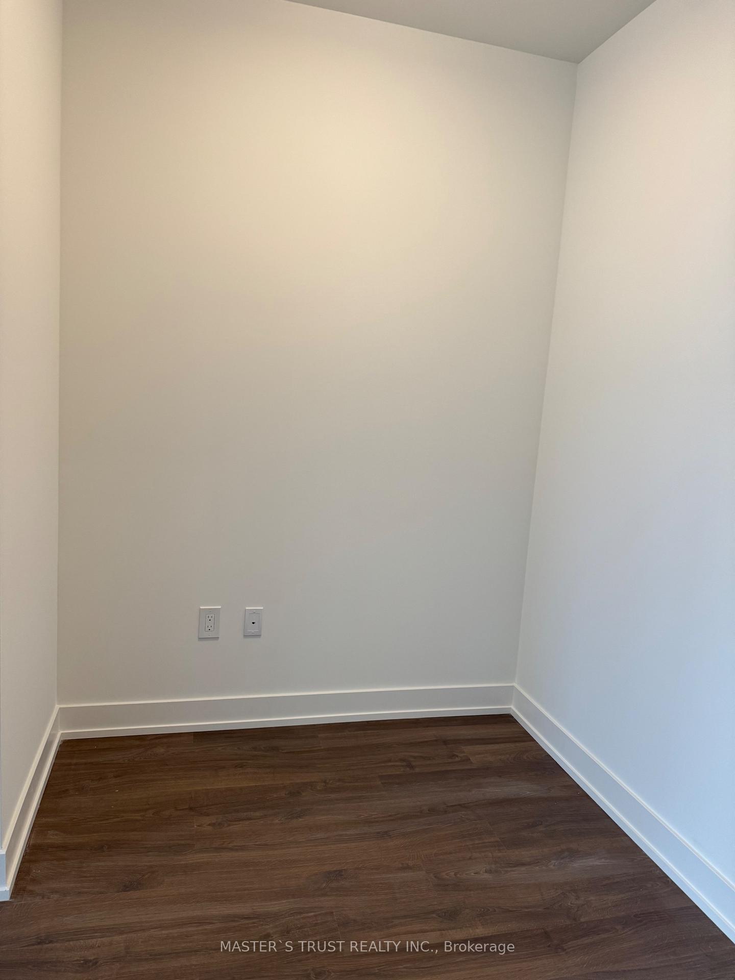 2 Bedrooms Condo at 30 IN ON THE PARK, Toronto For sale