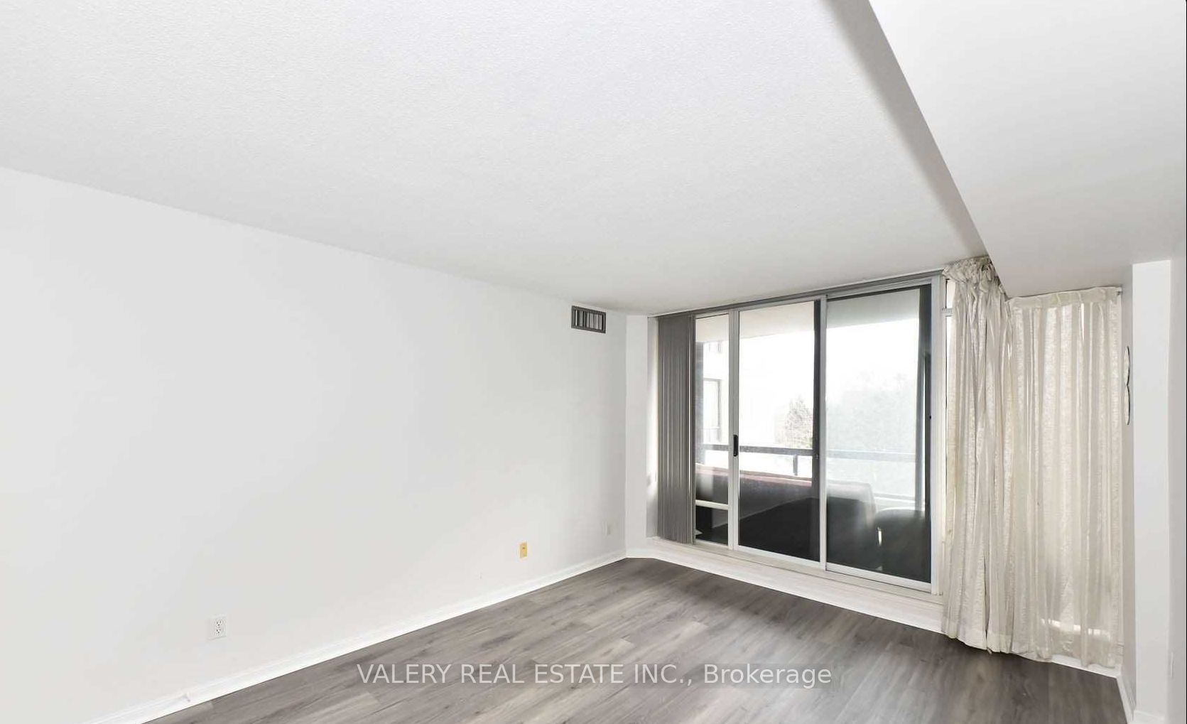 1131 Steeles Avenue W, #409