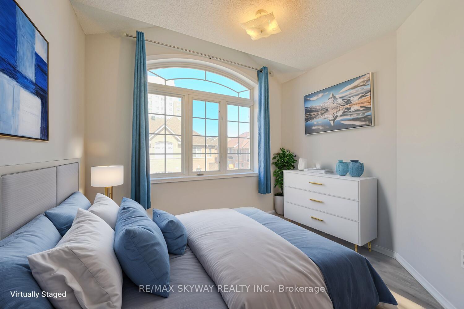 3 Bedrooms Condo at 50 Strathaven,  Mississauga For sale