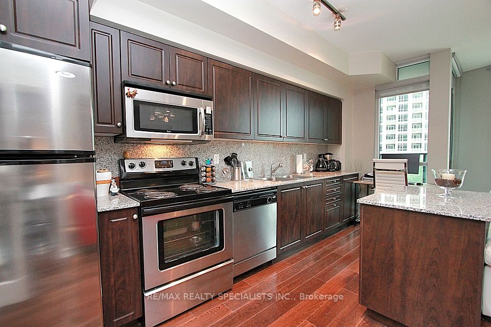 215 Fort York Boulevard