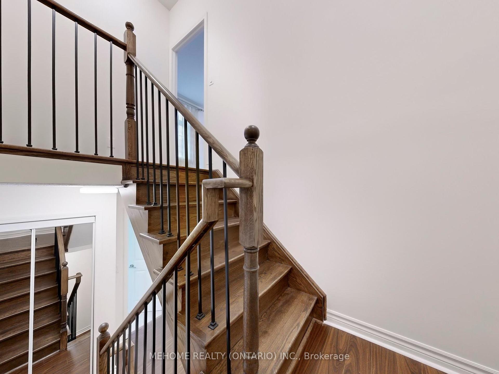 3 Bedrooms Condo at 7 Brighton, Vaughan For sale
