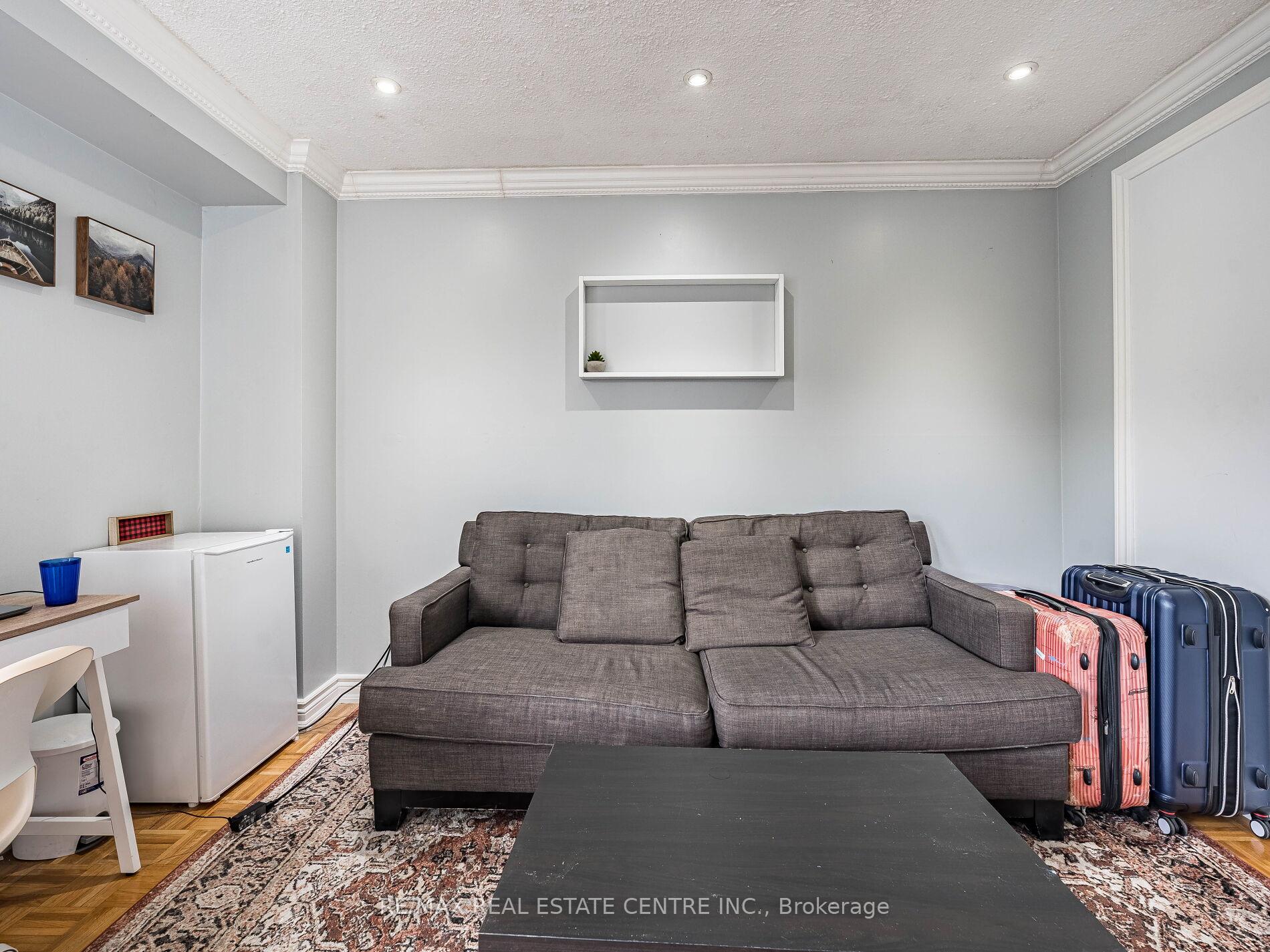 5 Bedrooms Condo at 34 San Roberto, Toronto For sale
