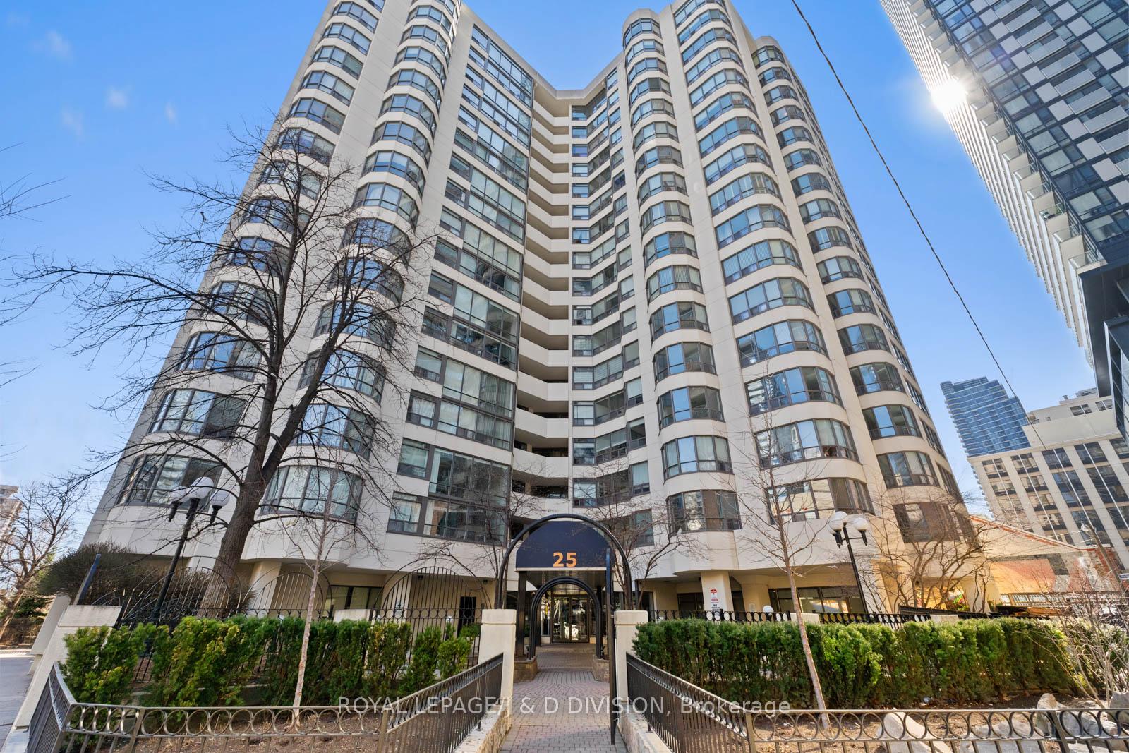 2 Bedrooms Condo at 25 Maitland,  Toronto For sale