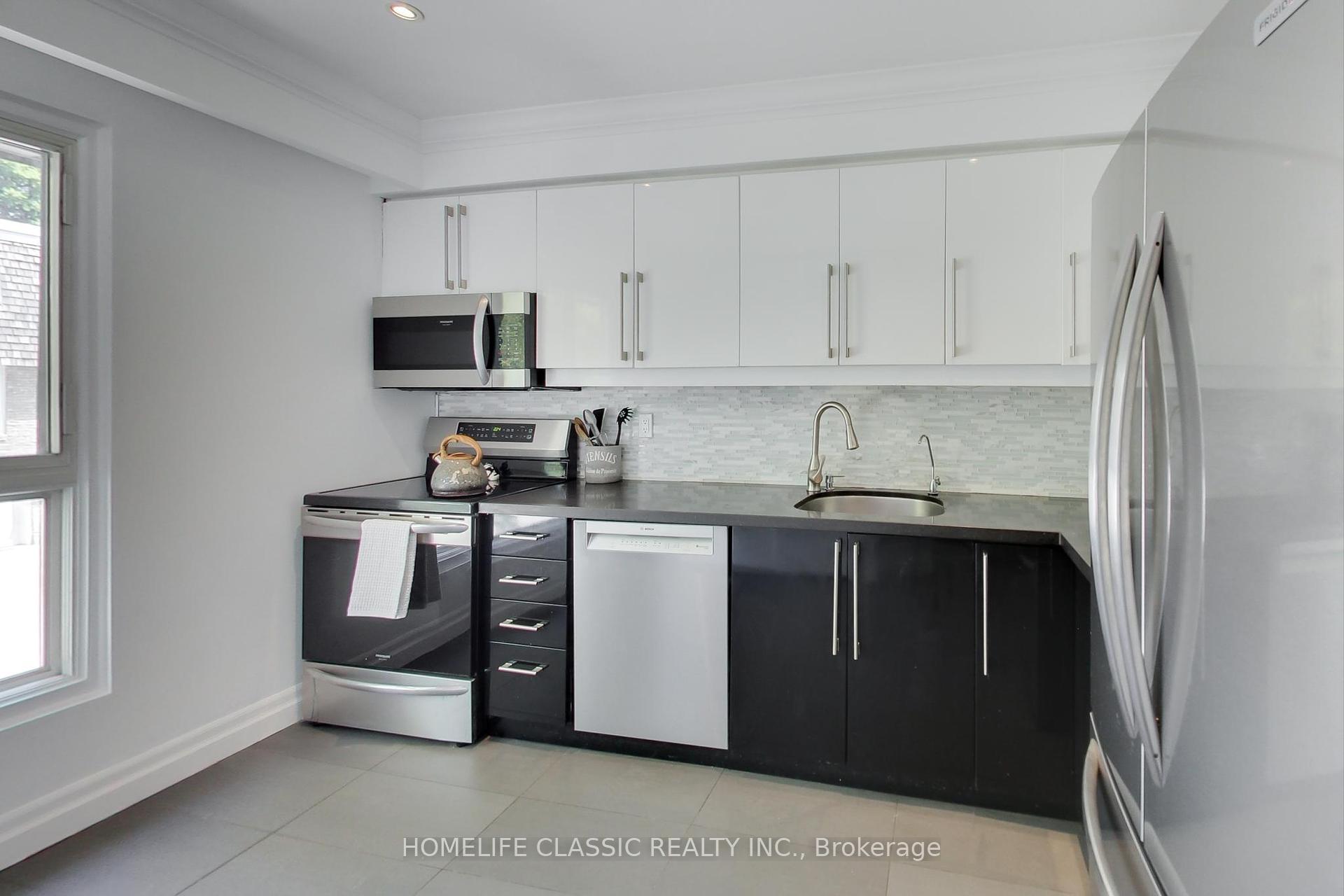 4 Bedrooms Condo at 108 Wild Briarway, Toronto For sale