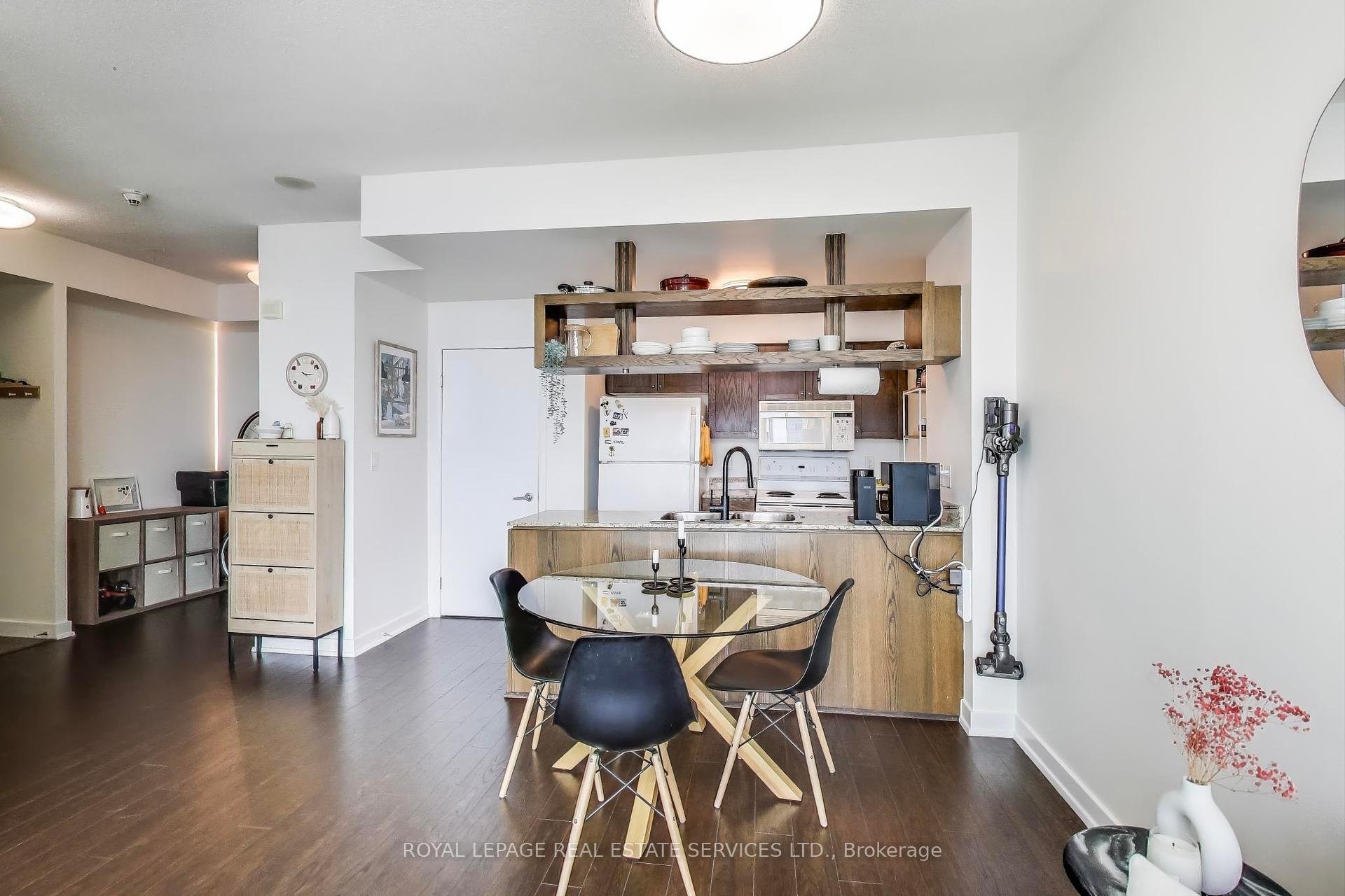 2 Bedrooms Condo at 81 Navy Wharf, Toronto For sale