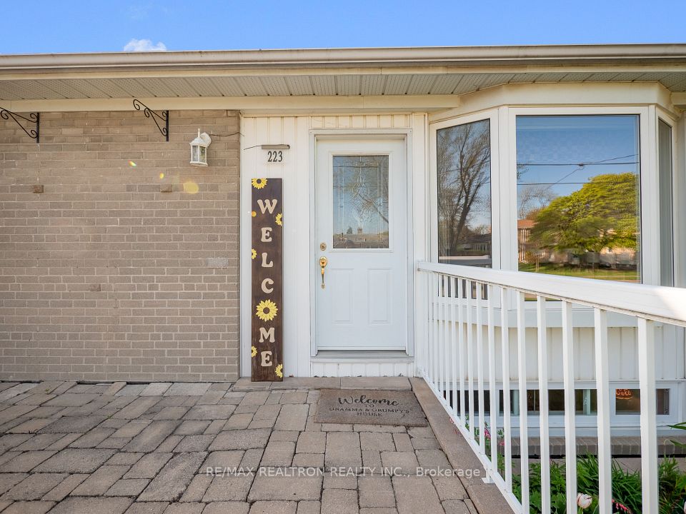223 Beechy Drive, Richmond Hill, ON L4C 2X6