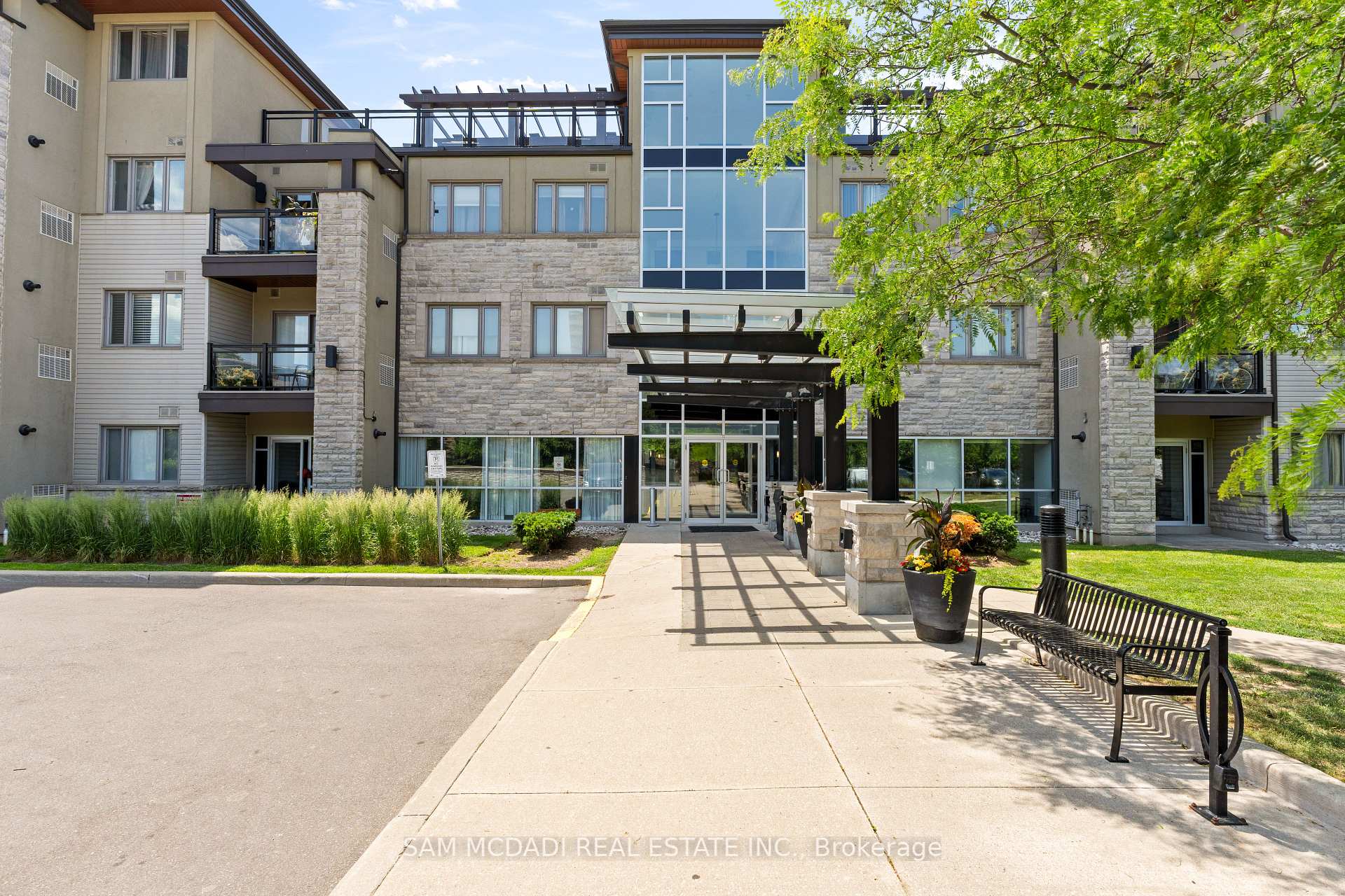 2 Bedrooms Condo at 570 Lolita, Mississauga For sale