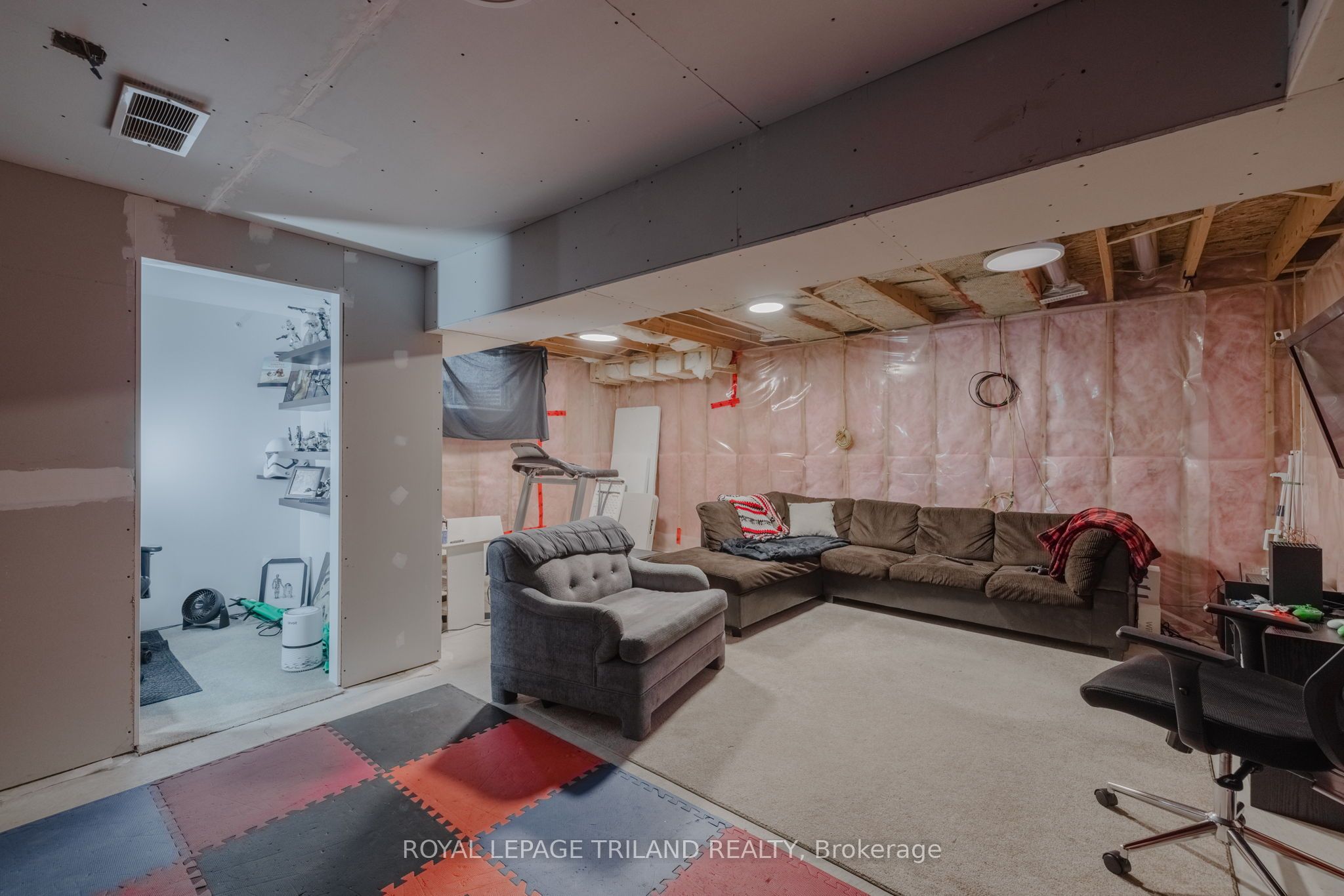 711 Springwood Crescent