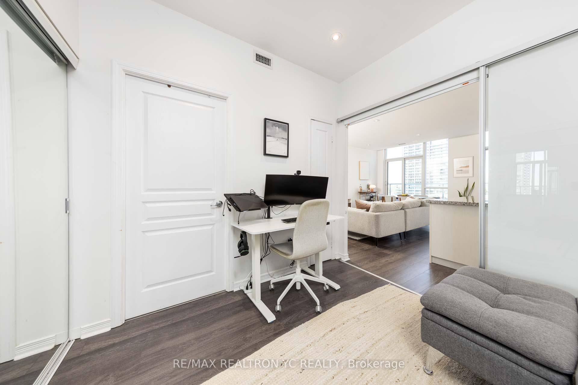 2 Bedrooms Condo at 352 Front, Toronto For sale