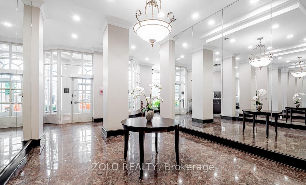 1 Bedroom Condo at 21 Overlea,  Toronto For sale