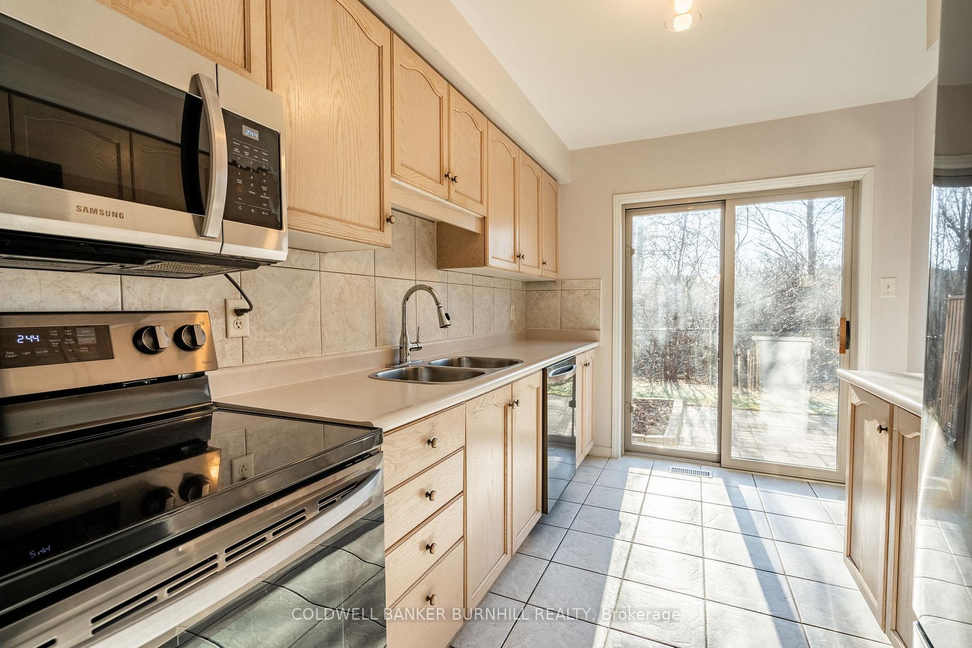 3 Bedrooms Condo at 1276 SILVAN FOREST,  Burlington For sale