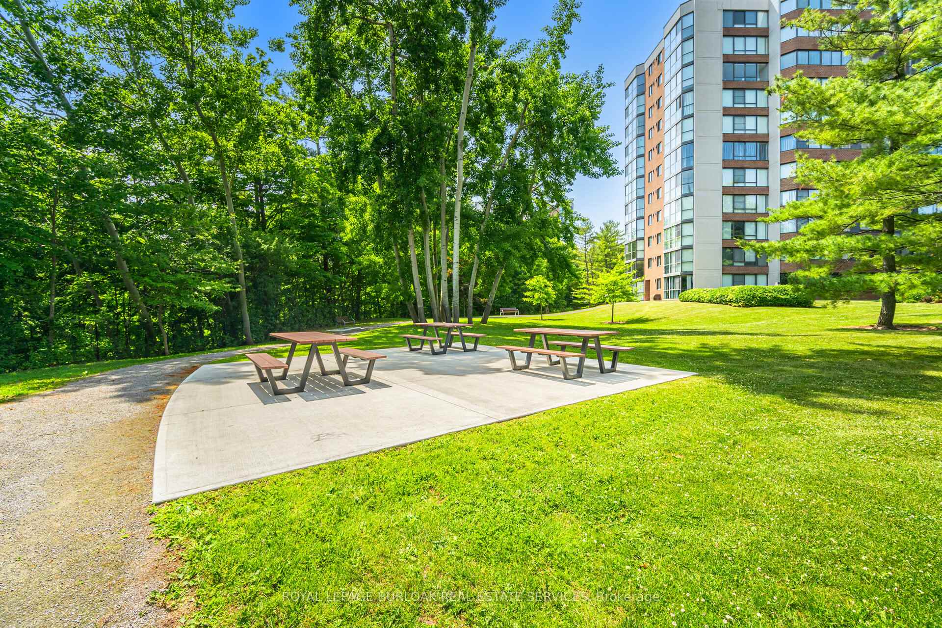 2 Bedrooms Condo at 1230 Marlborough, Oakville For sale