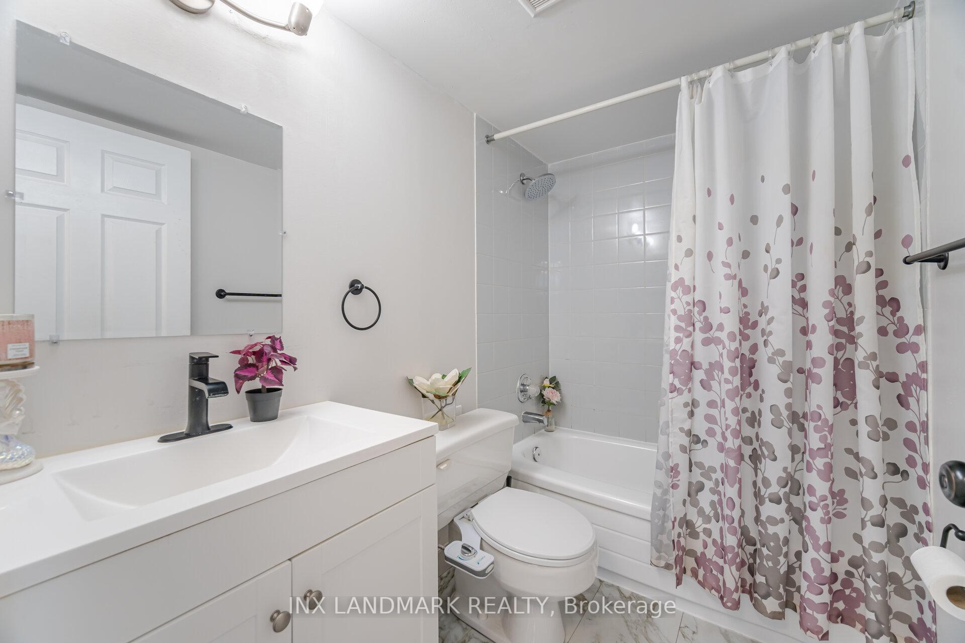 3 Bedrooms Condo at 330 Rathburn, Mississauga For sale