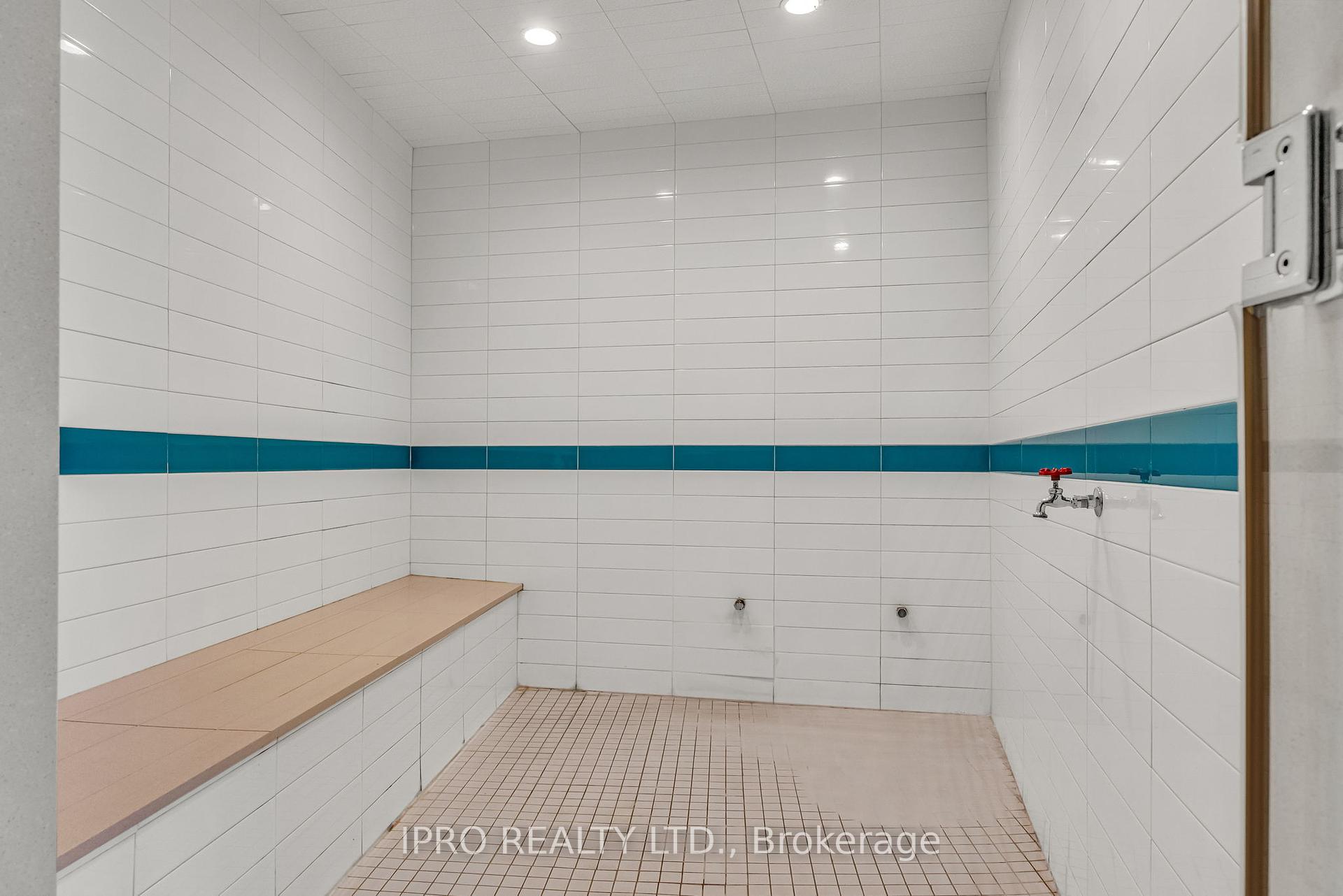 3 Bedrooms Condo at 500 Queens, Toronto For sale